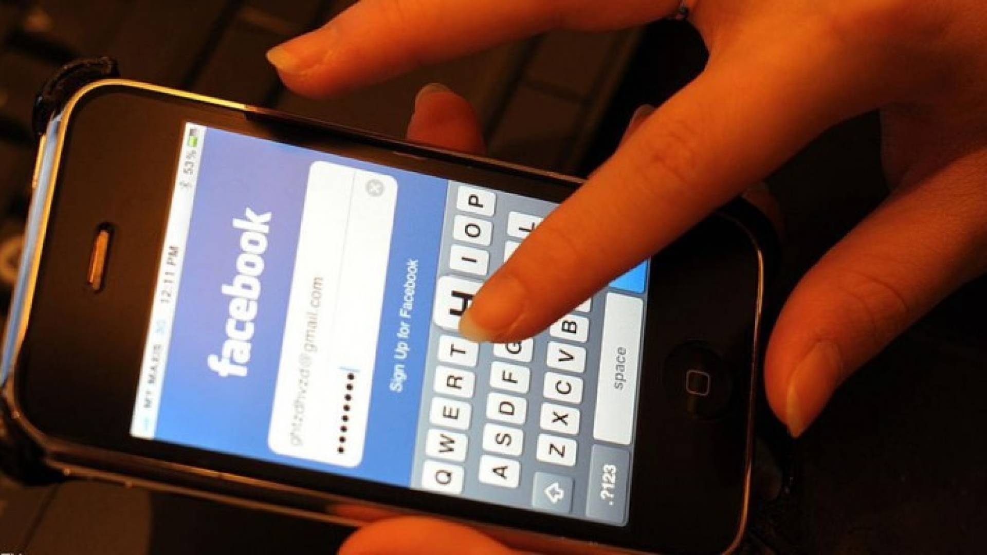 فيسبوك تقول إنها تشتري كلمات المرور المسروقة لحماية المستخدمين