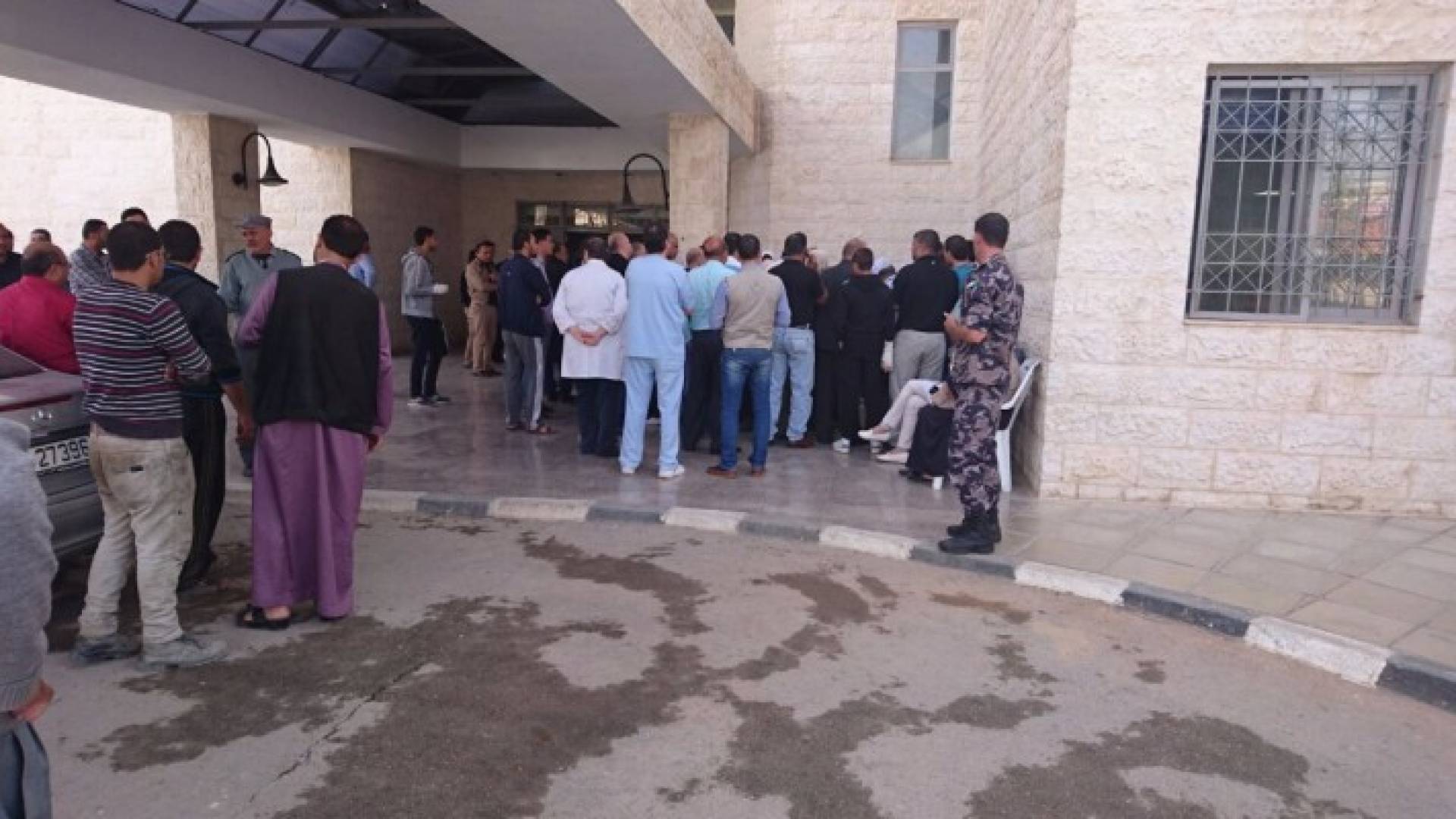 جانب من اضرب الكادر التمريضي في مستشفى الرمثا الحكومي