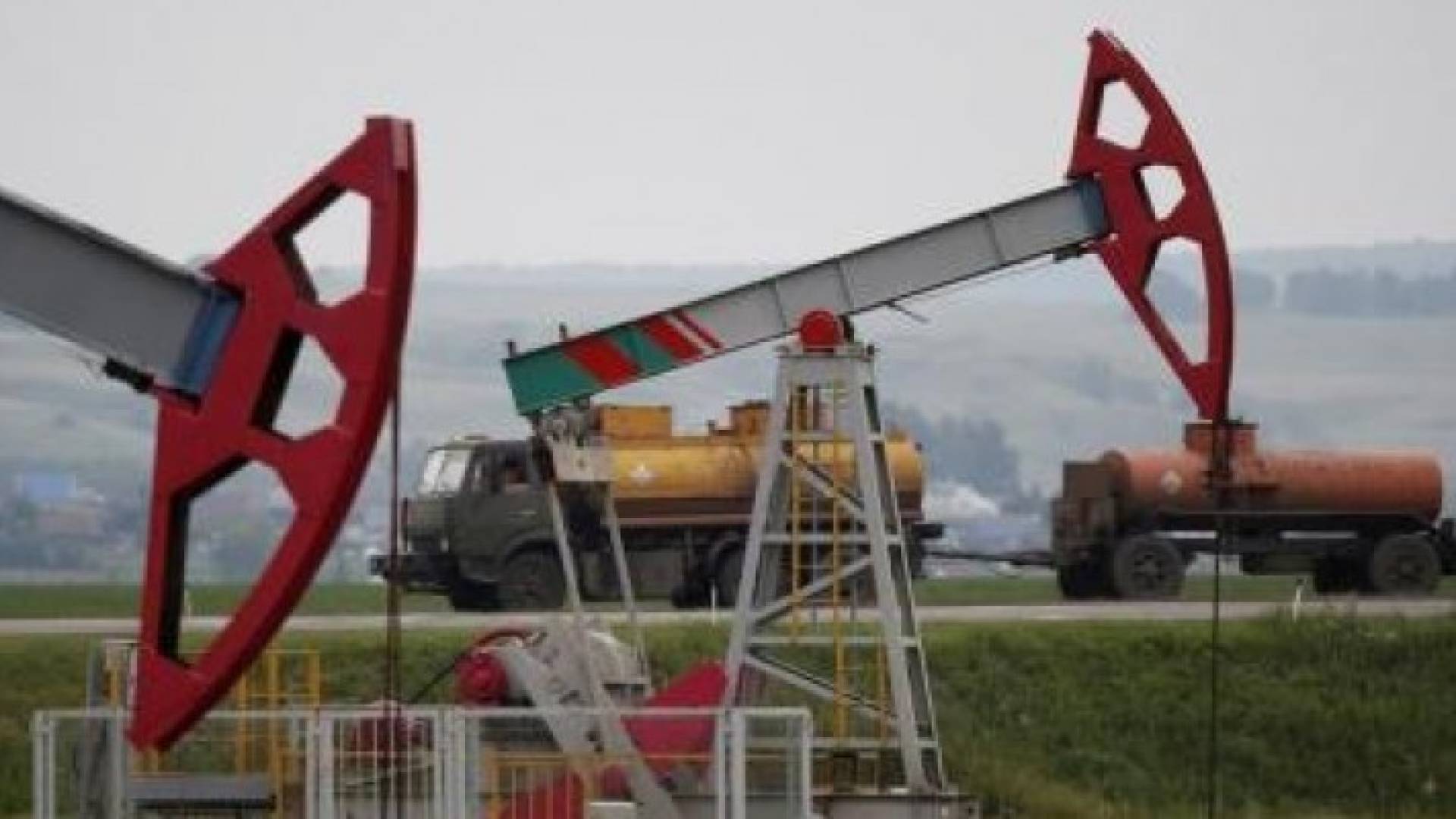 مضختا نفط - ارشيفية