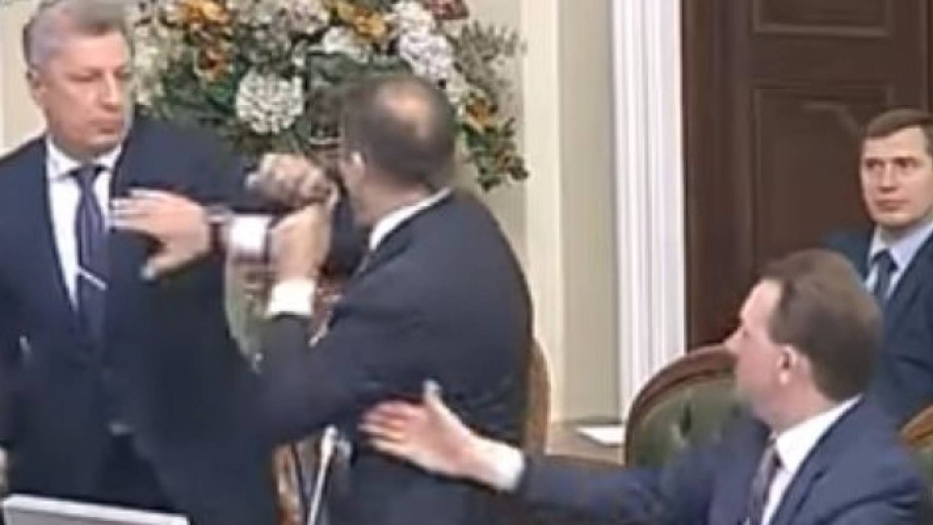 ملاكمة في البرلمان الأوكراني