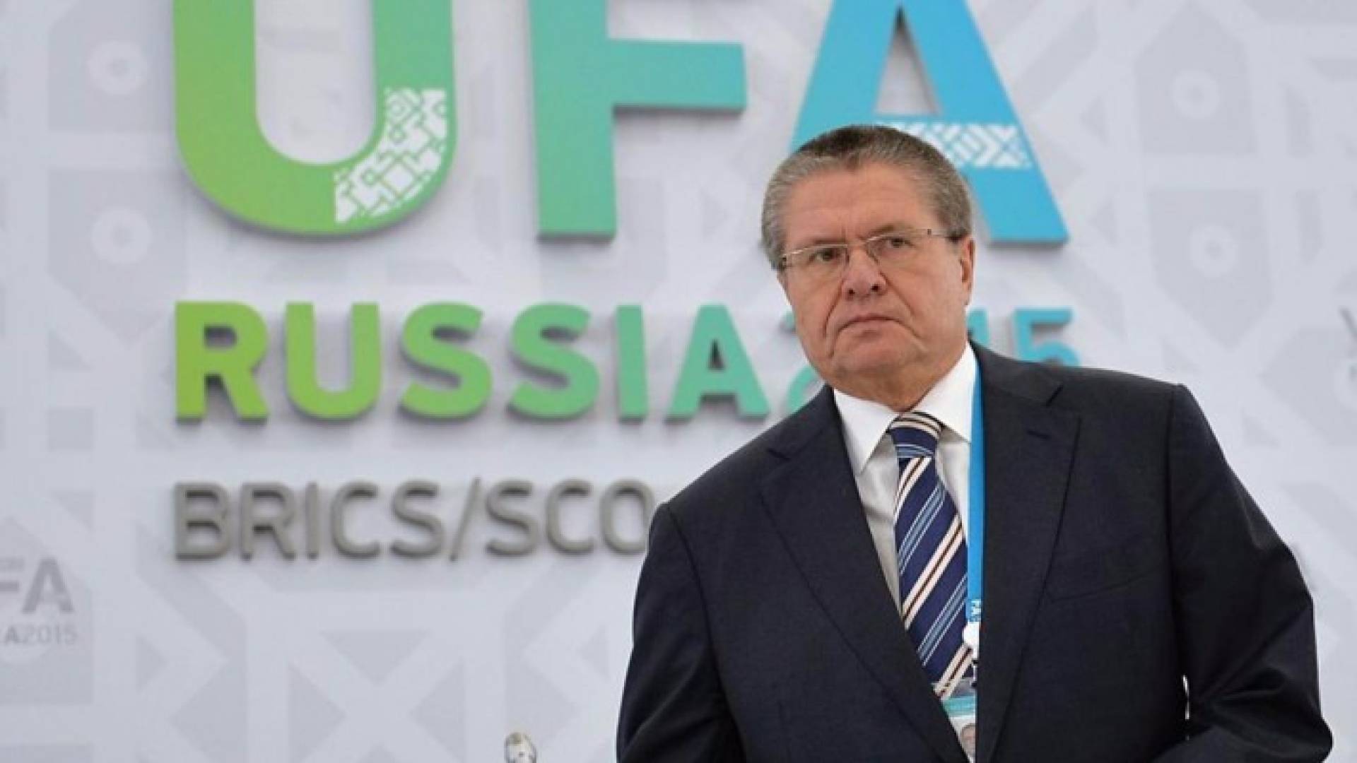 أليكسي أوليوكايف أوقف بتهمة تلقيه رشاوى بلغت قيمتها 2 مليون دولار أميركي