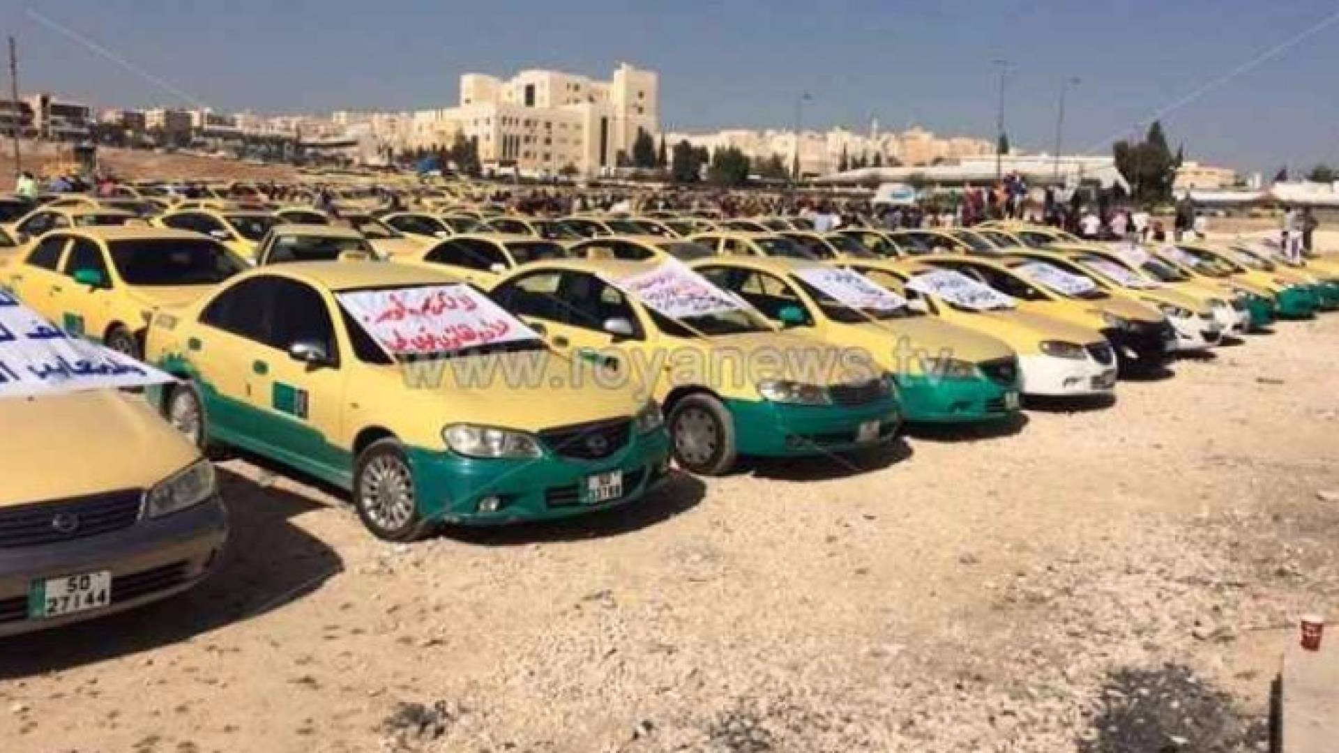 اعتصام اصحاب التكاسي العمومي