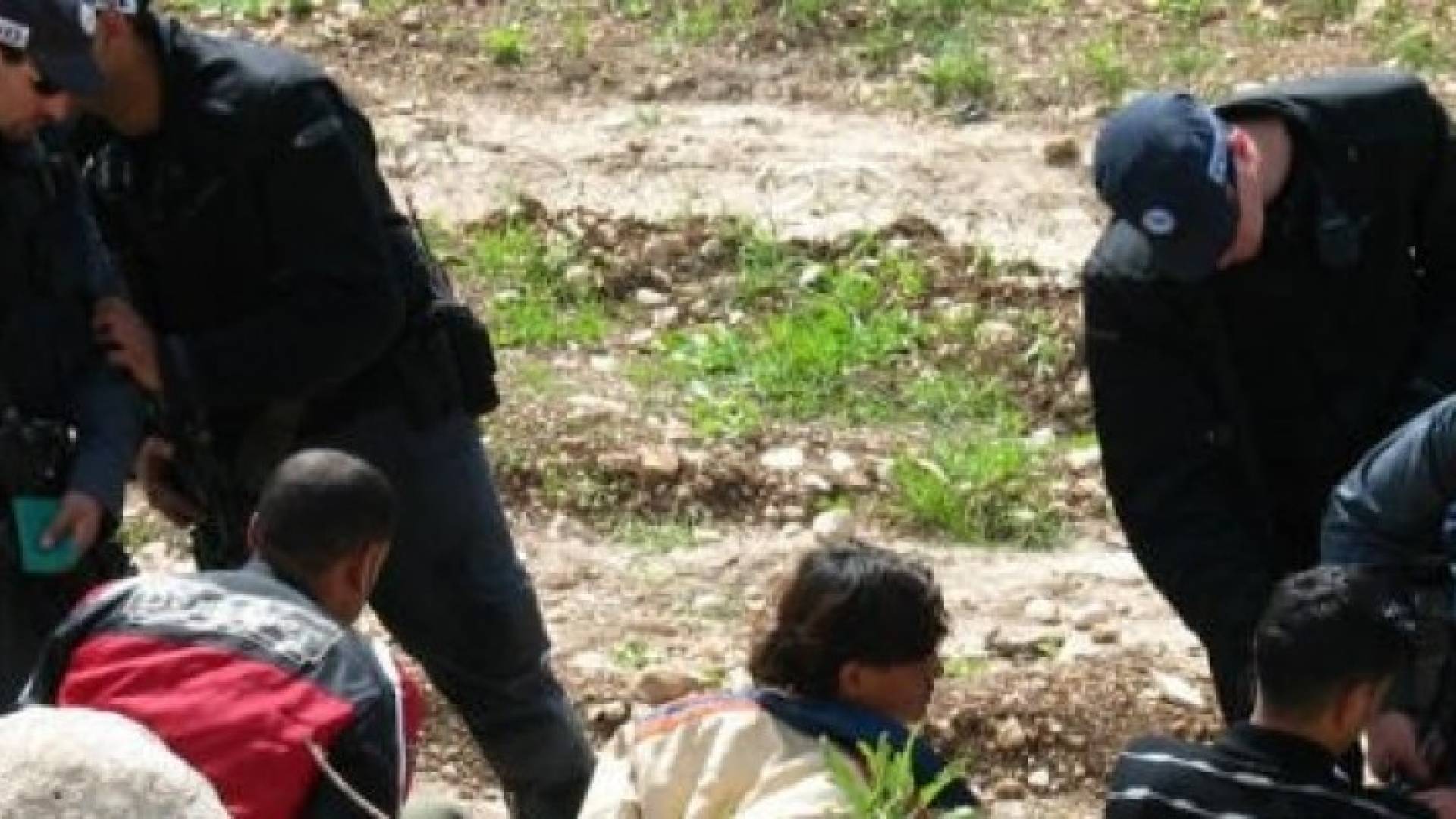 47 عاملا فلسطينيا تم اعتقالهم
