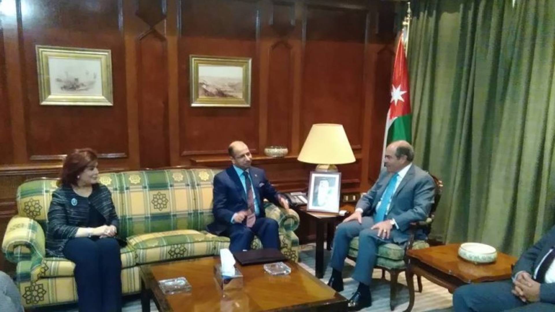 رئيس الوزراء خلال استقباله رئيس مجلس النواب العراقي 