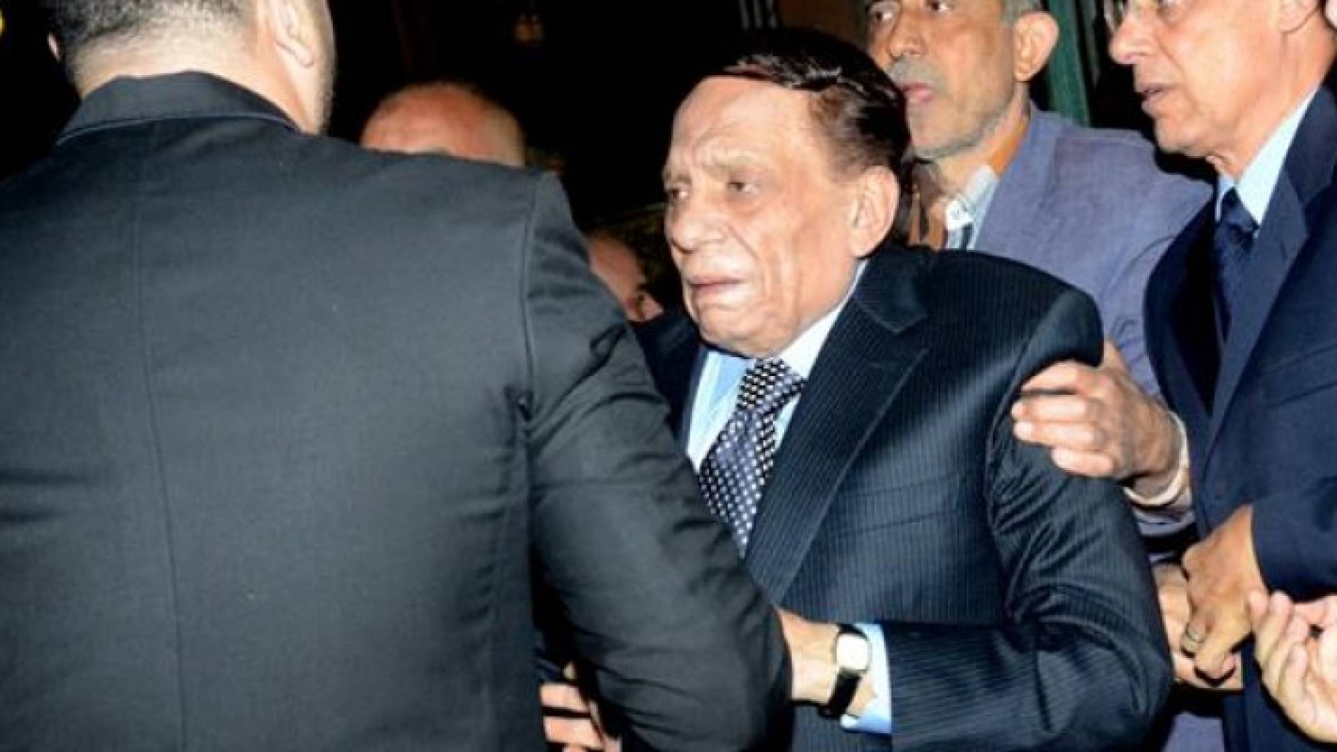 الفنان عادل إمام في عزاء الفنان محمود عبد العزيز