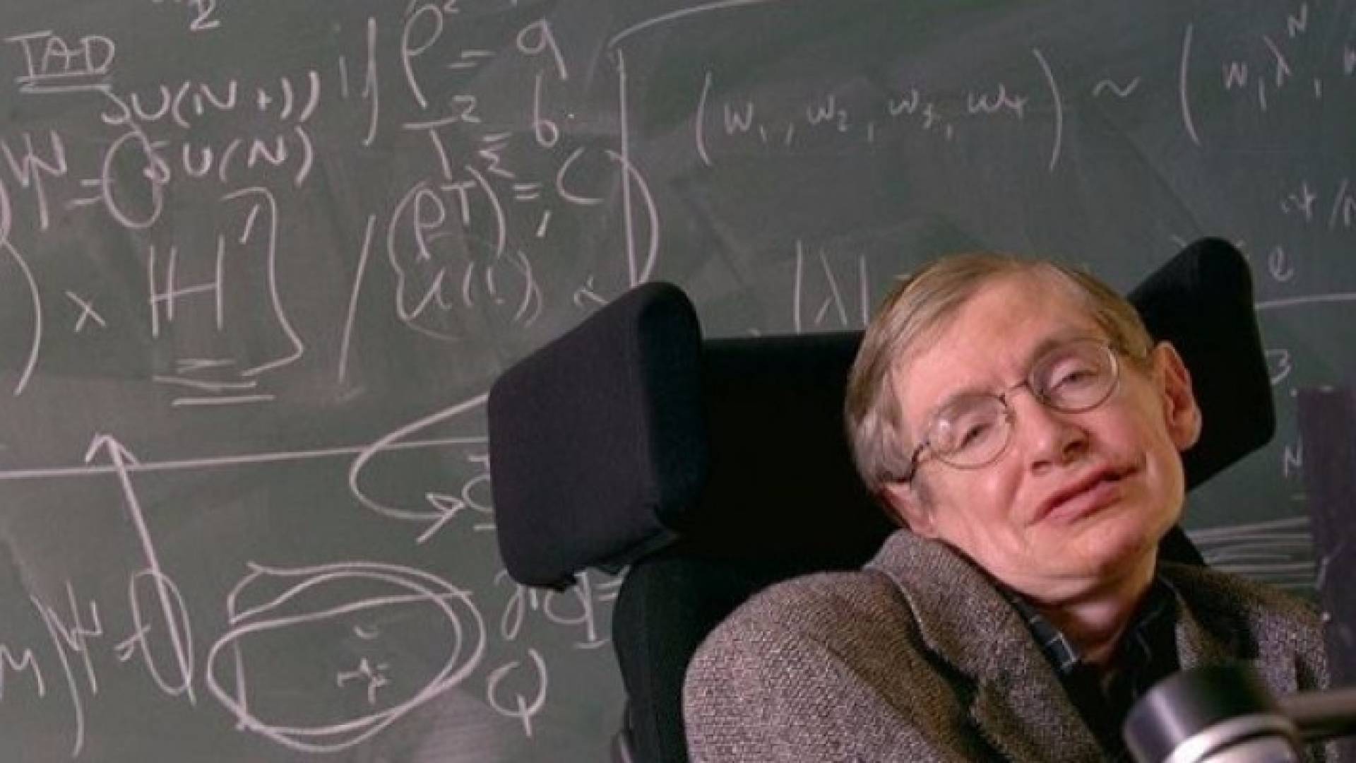 عالم الفيزياء المعروف البروفيسور