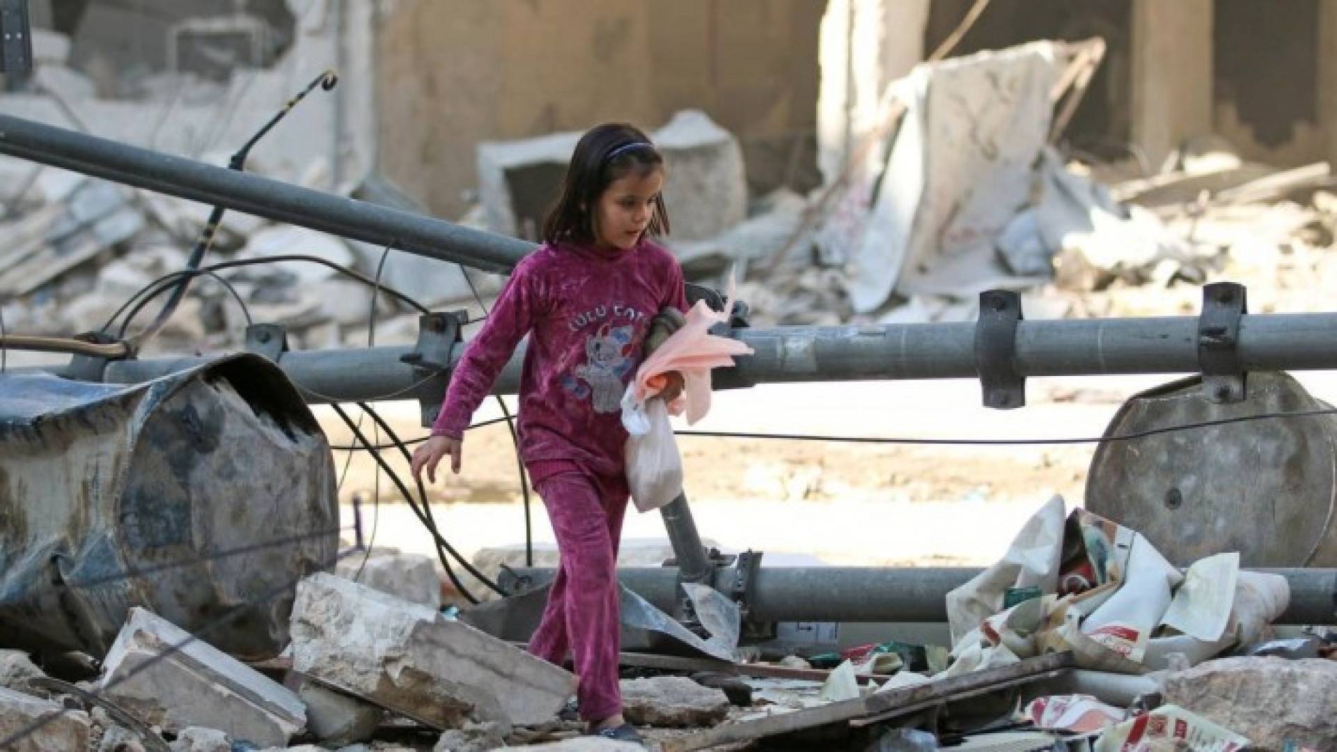القصف قتل العشرات ودمر المستشفيات في القطاع الشرقي من حلب