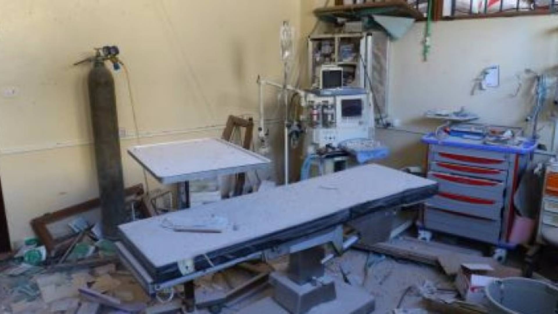 حجرة عمليات بمستشفى دمرت في قصف جوي غربي حلب 