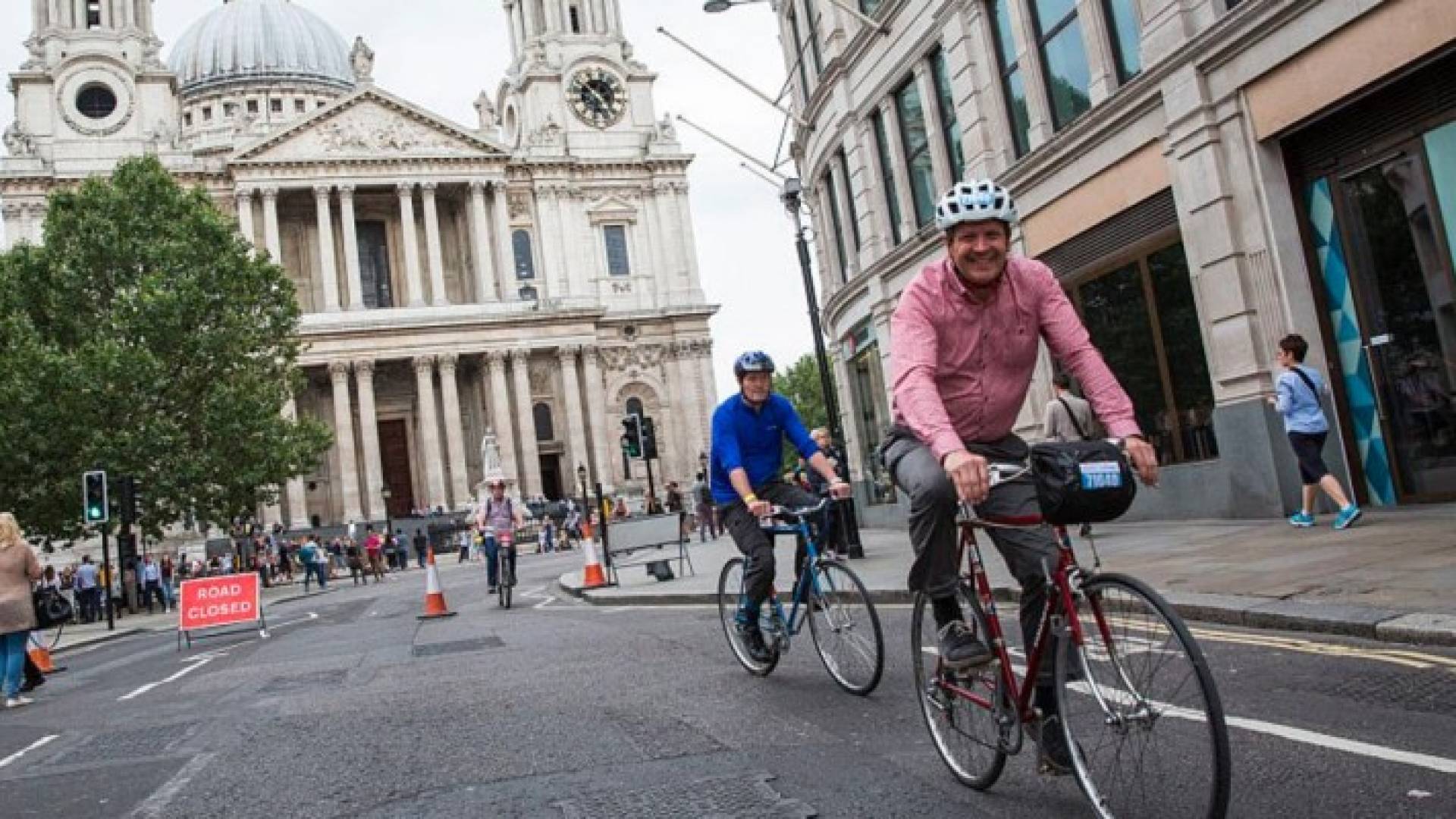  تنقل على الدراجات بأحد شوارع لندن