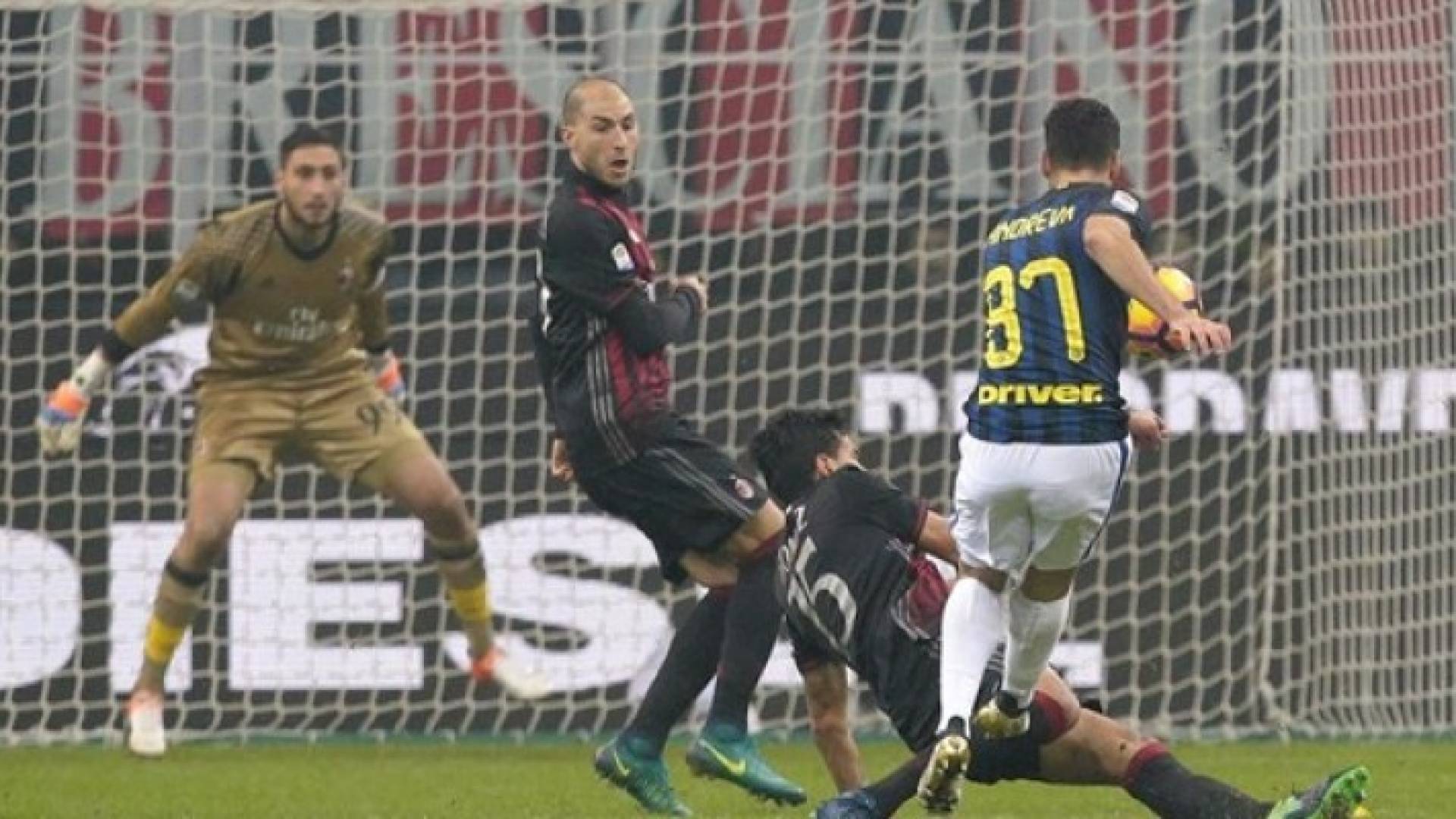 جانب من لقاء إنتر وميلان