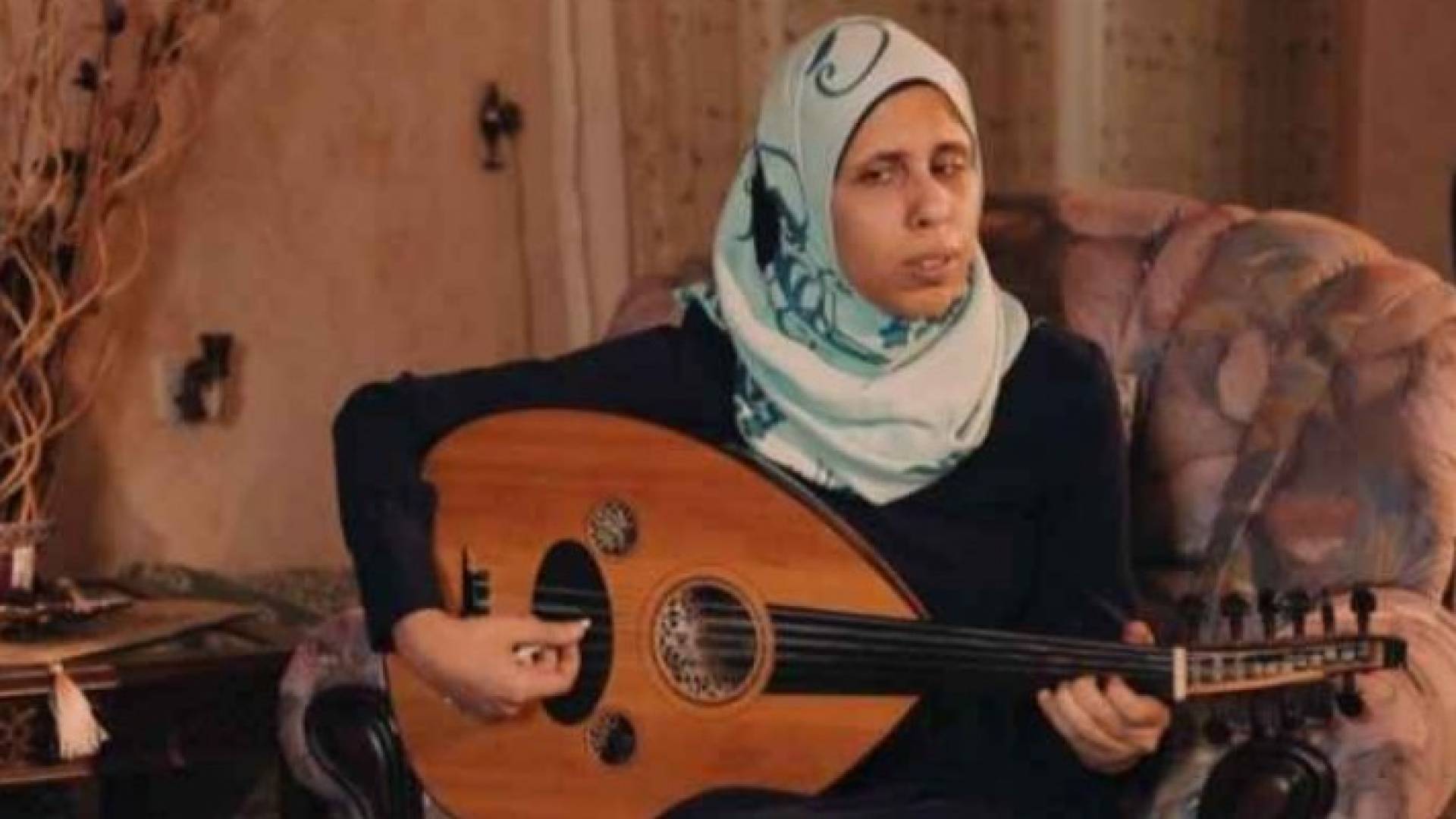 داليا صبري شابة أردنية تتحدى الاعاقة لتحقيق طموحها 