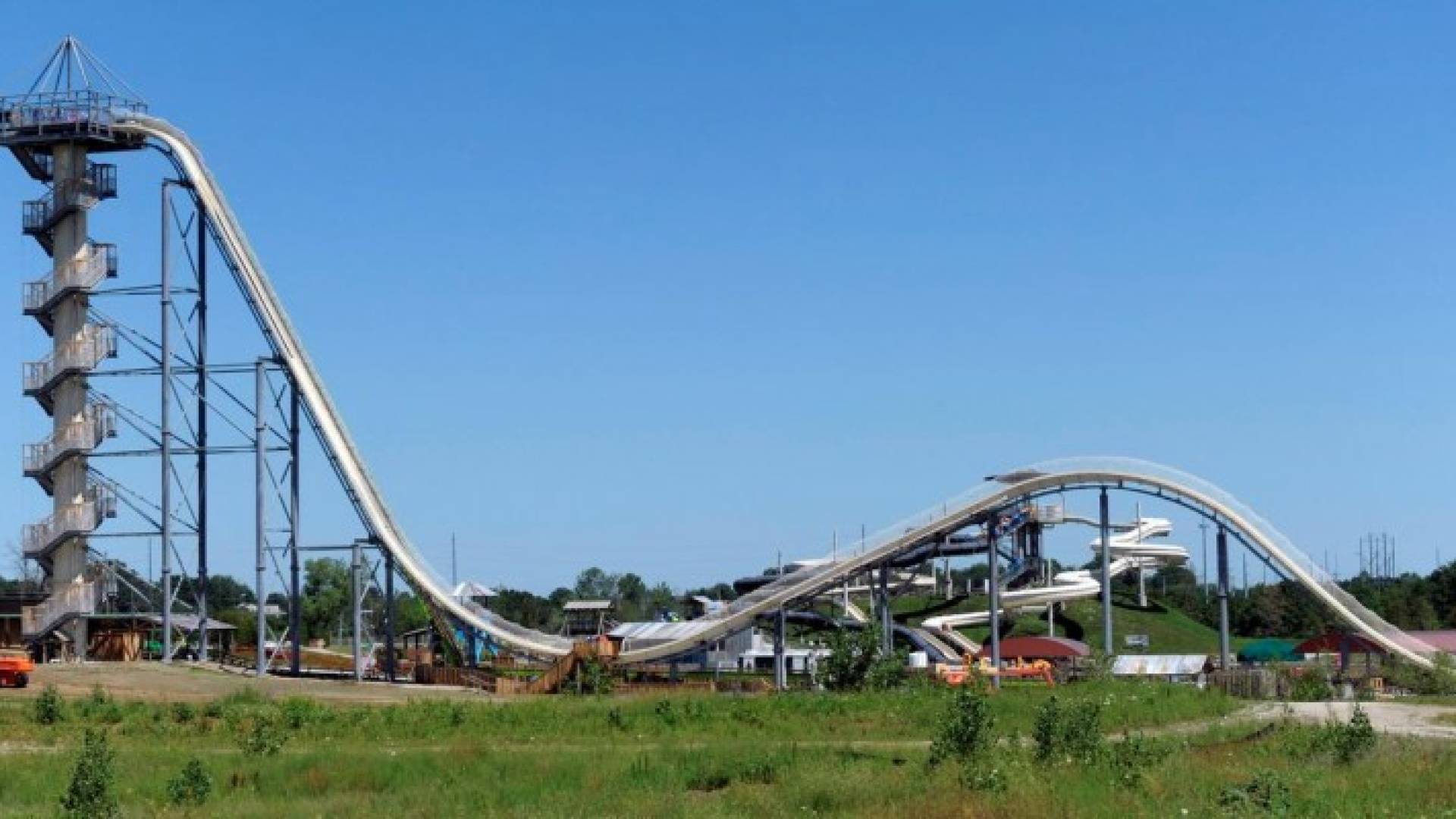 قالت الملاهي إنها ستنتظر حتى توافق محكمة على إزالة المنحدر