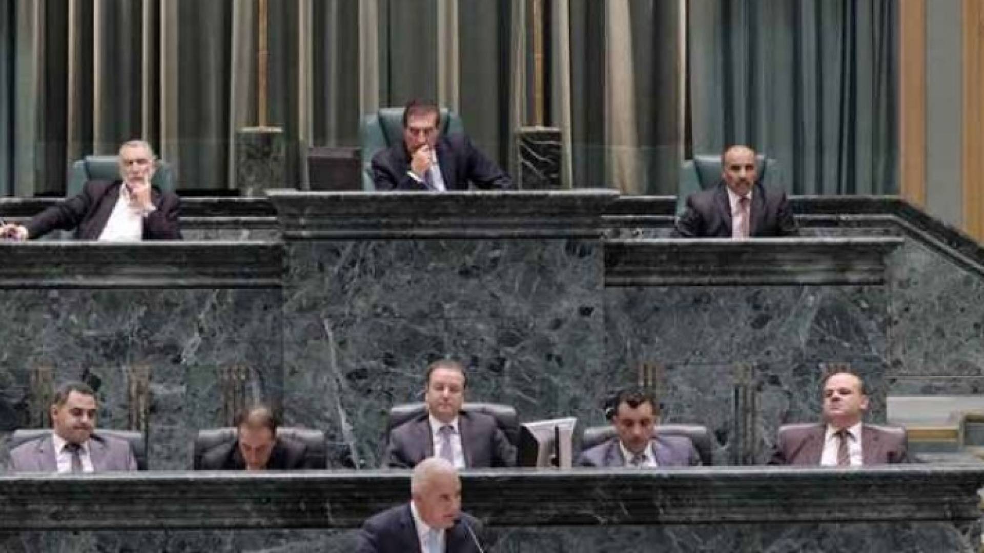 الطراونة يبلغ النواب ان التصويت على الثقة سيكون الساعة التاسعة مساء اليوم