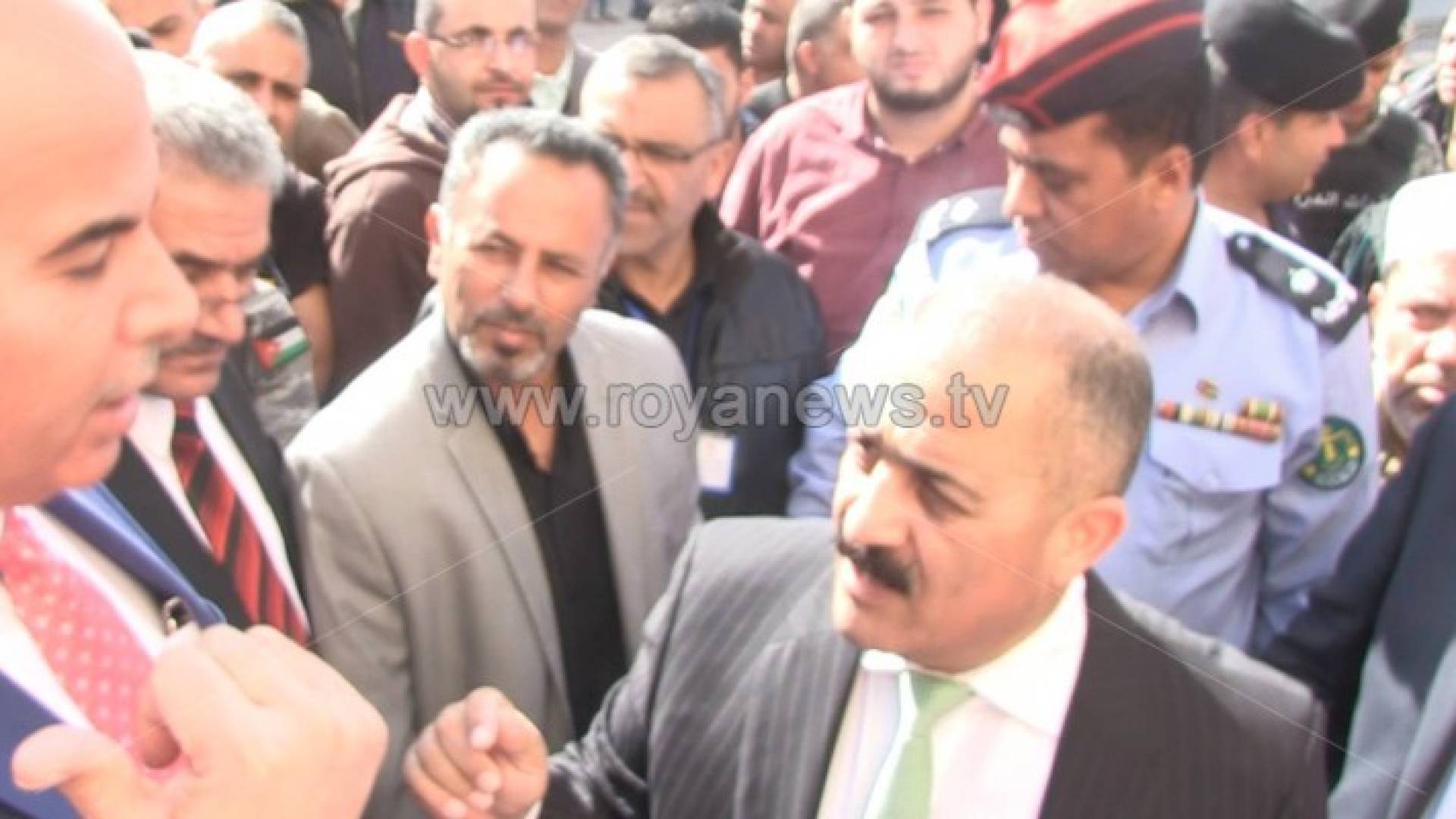 محافظ اربد رضوان العتوم اثناء زيارة ميدانية لمجمع الشمال- ارشيفية