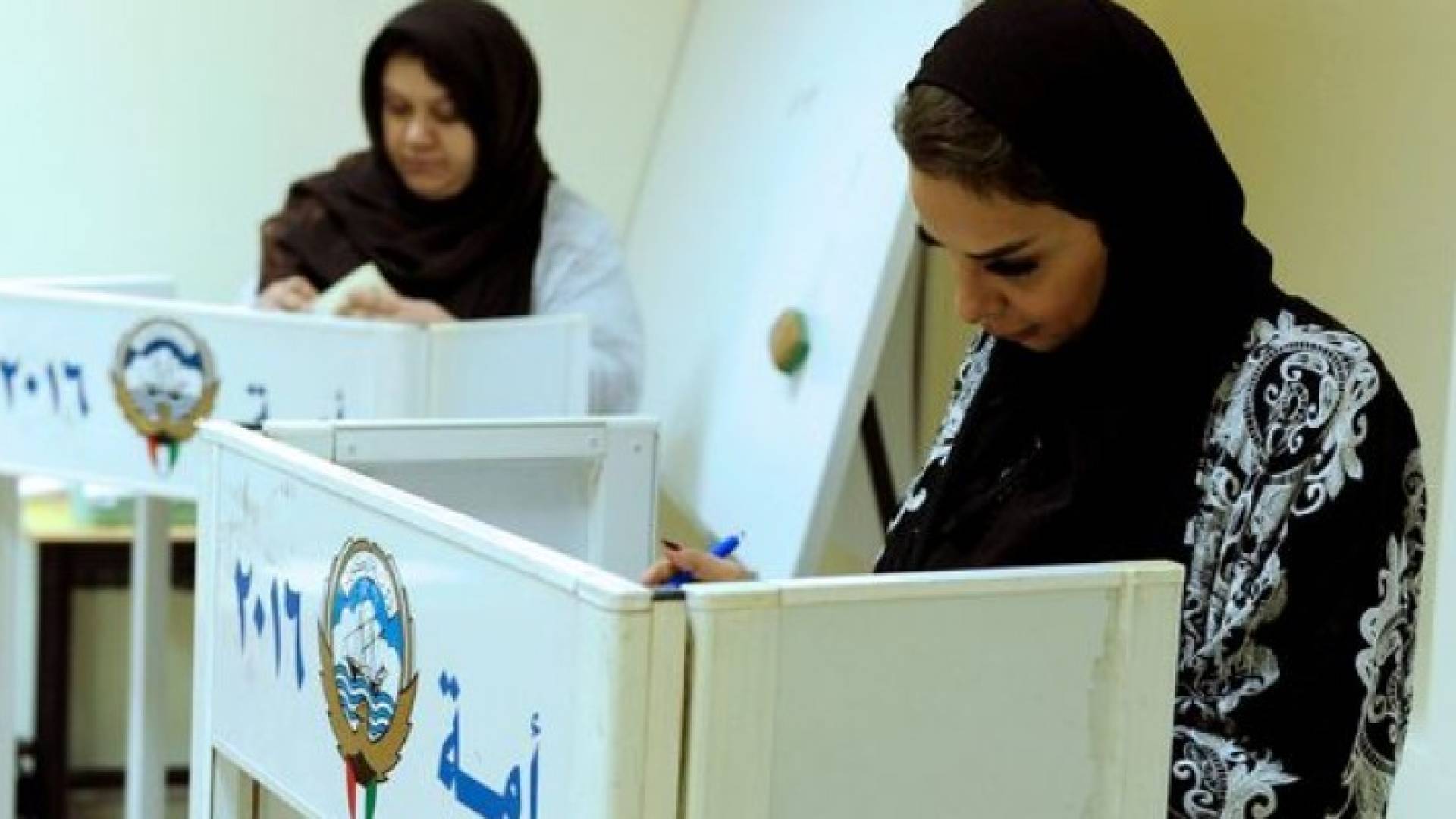 النتائج الأولية للانتخابات الكويتية تعكس تغيرا في النواب