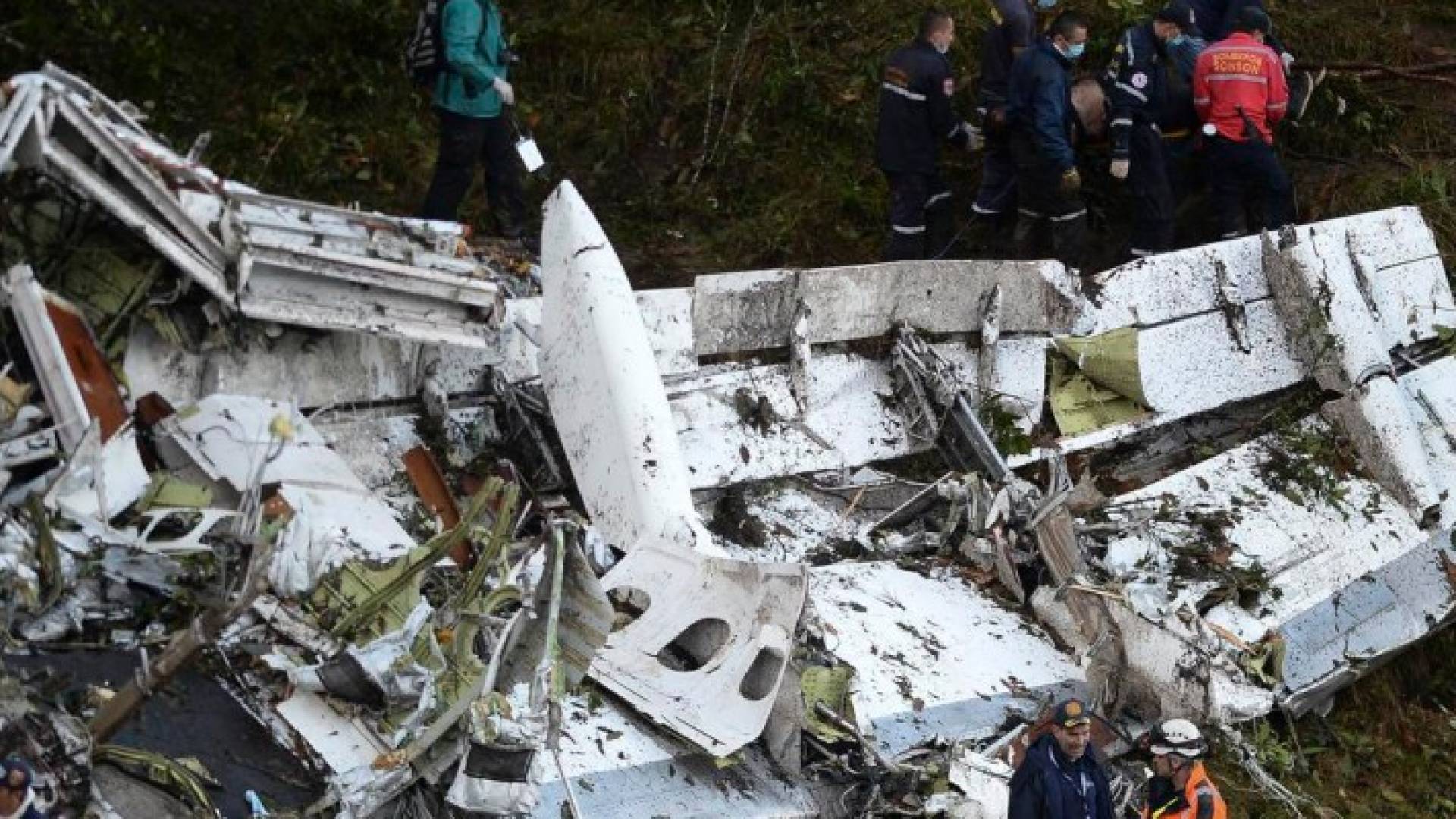  العشرات لقوا حتفهم في حادث الطائرة