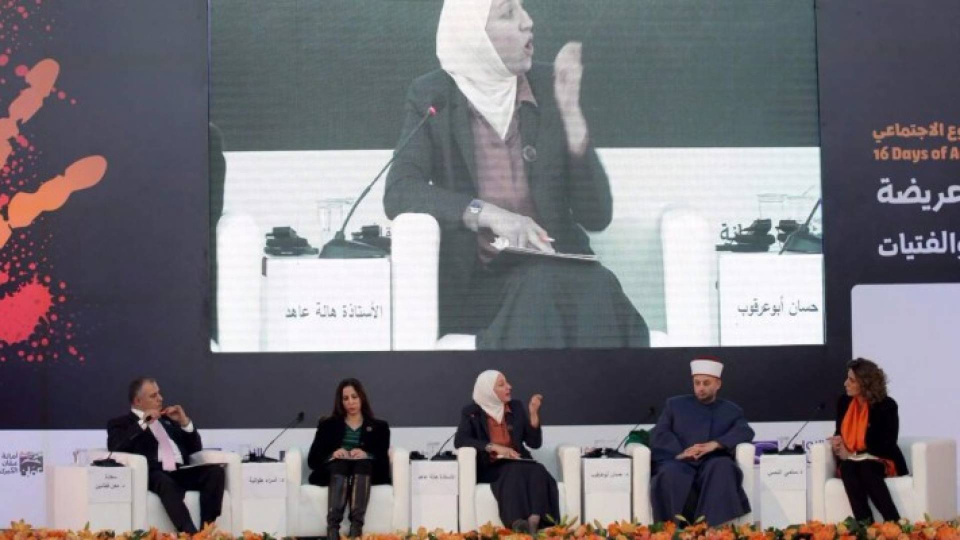 جلسة خلال اطلاق الحملة
