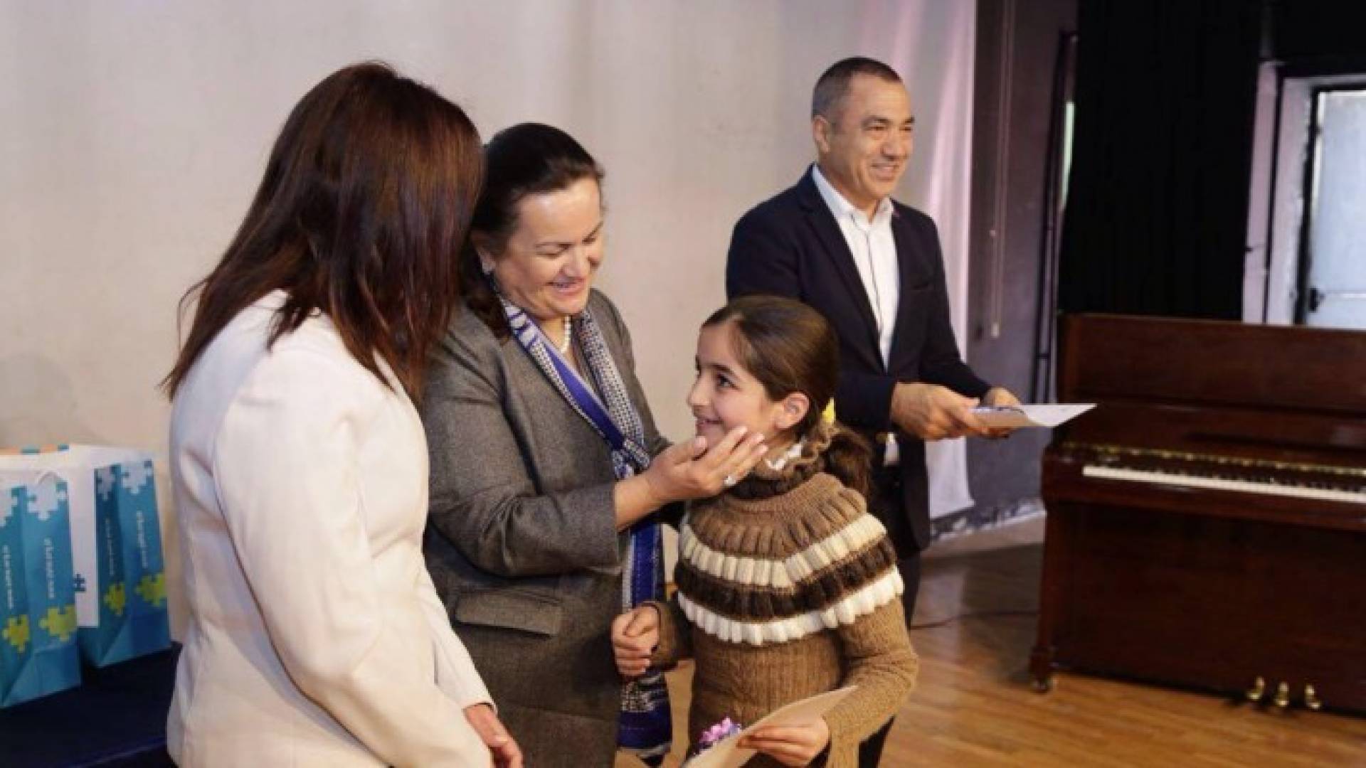 صورة خلال حفل الاعلان عن أكاديمية الابداع الفني للأيتام