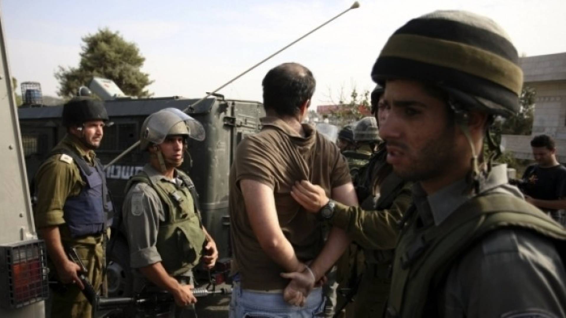 شرطة الاحتلال تعتقل فلسطينيا - ارشيفية 