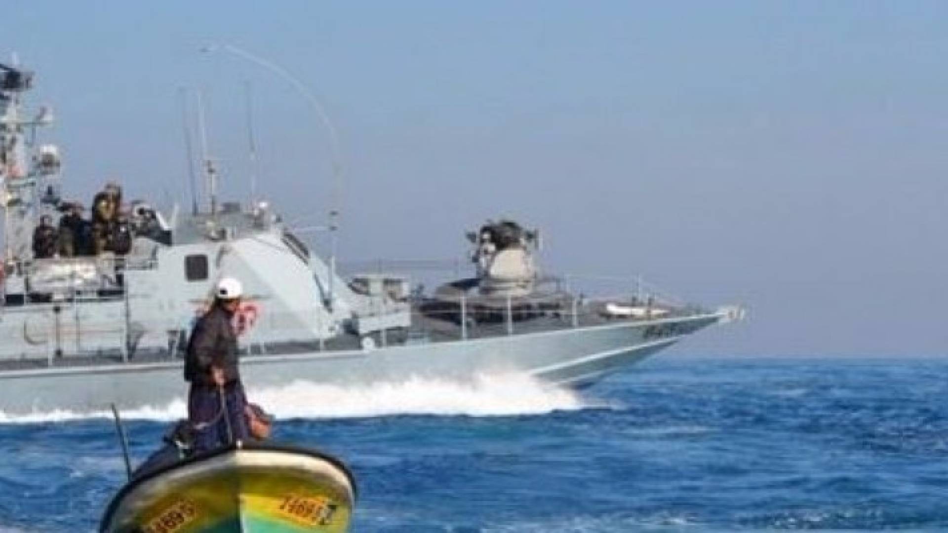 زوارق الاحتلال تطلق النار على قوارب الصيادين