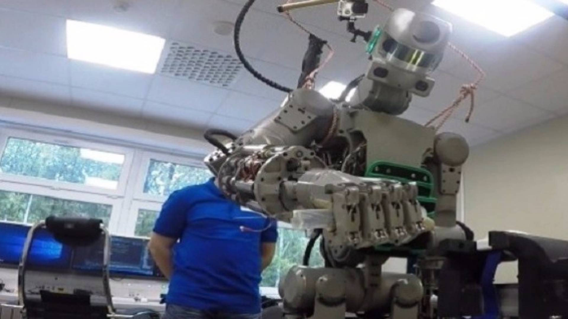 روبوتات روسية لإنشاء قواعد قمرية