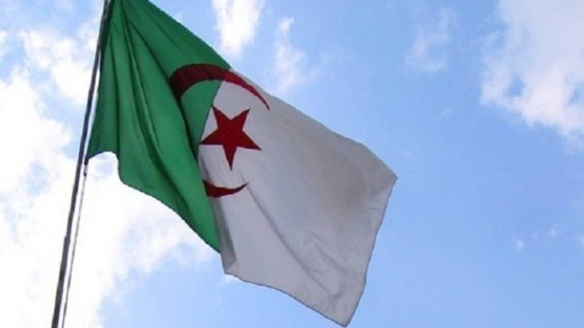 الجزائر تفقد 3 مليارات دولار في شهر 