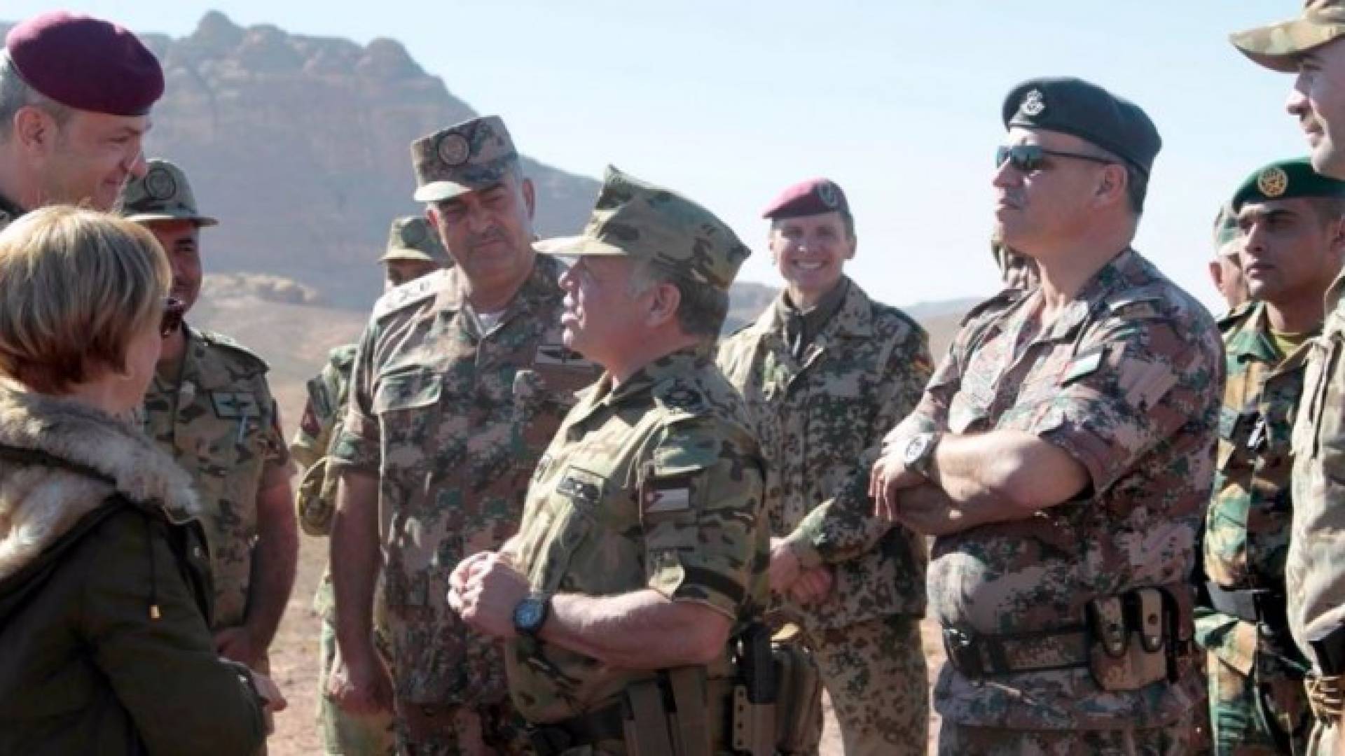 جلالة الملك يتابع تمرينا عسكريا مشتركا