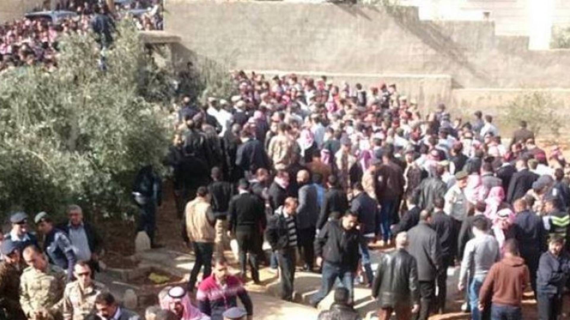 من تشييع جثمان الشهيد الرائد عايد أحمد نصار الدعجة