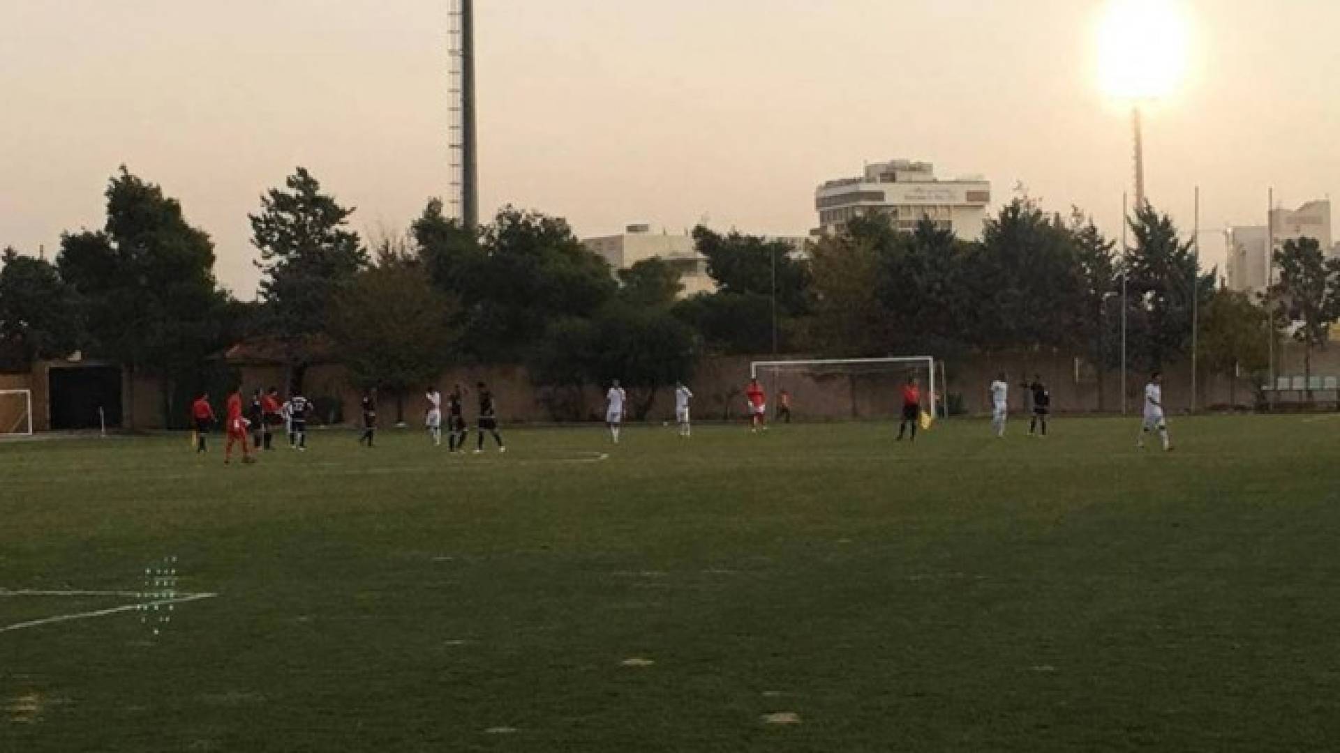 انقطاع الكهرباء بالملعب