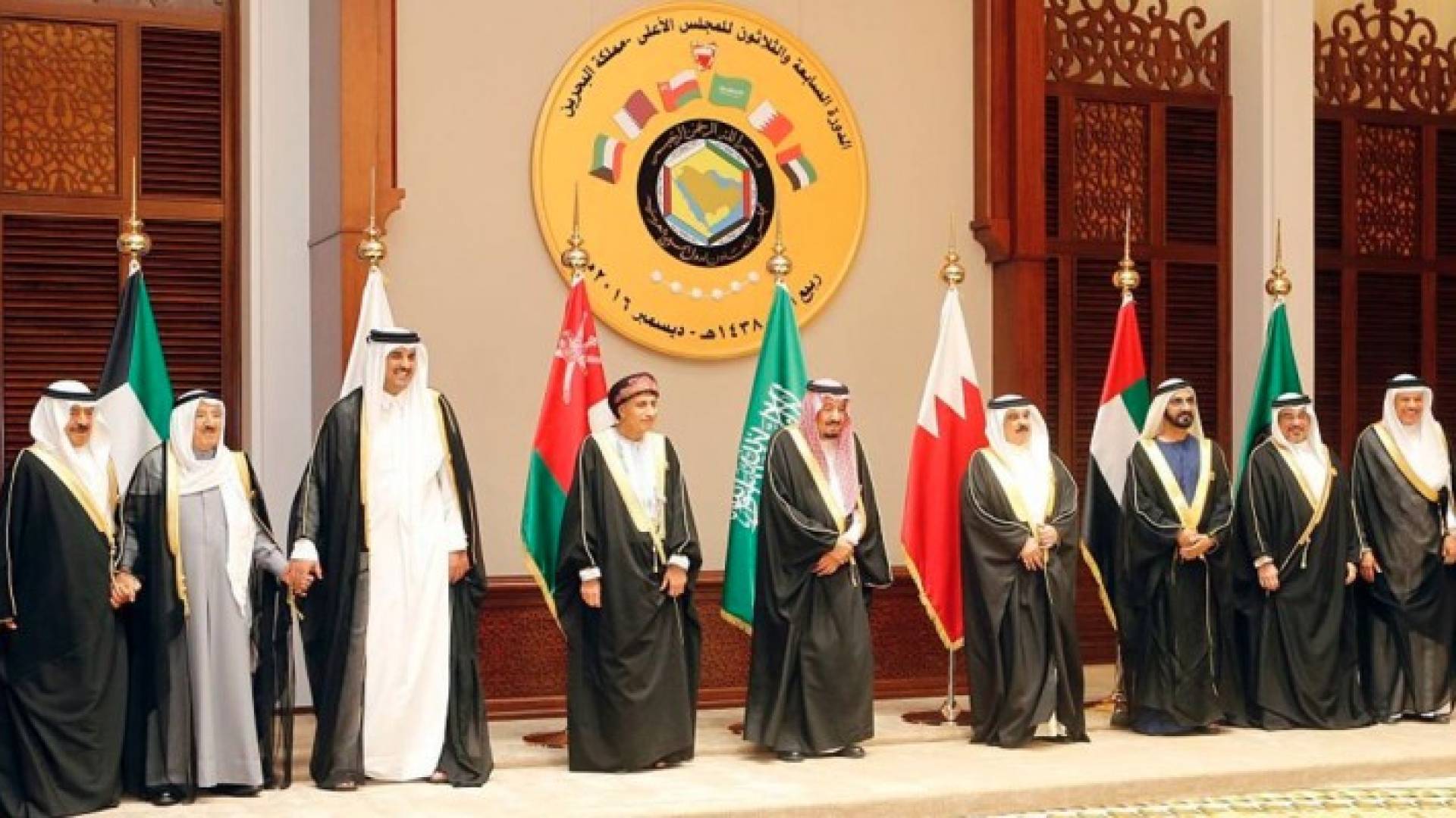 القمة تبحث القضايا الدولية والإقليمية وتعزيز التعاون الخليجي