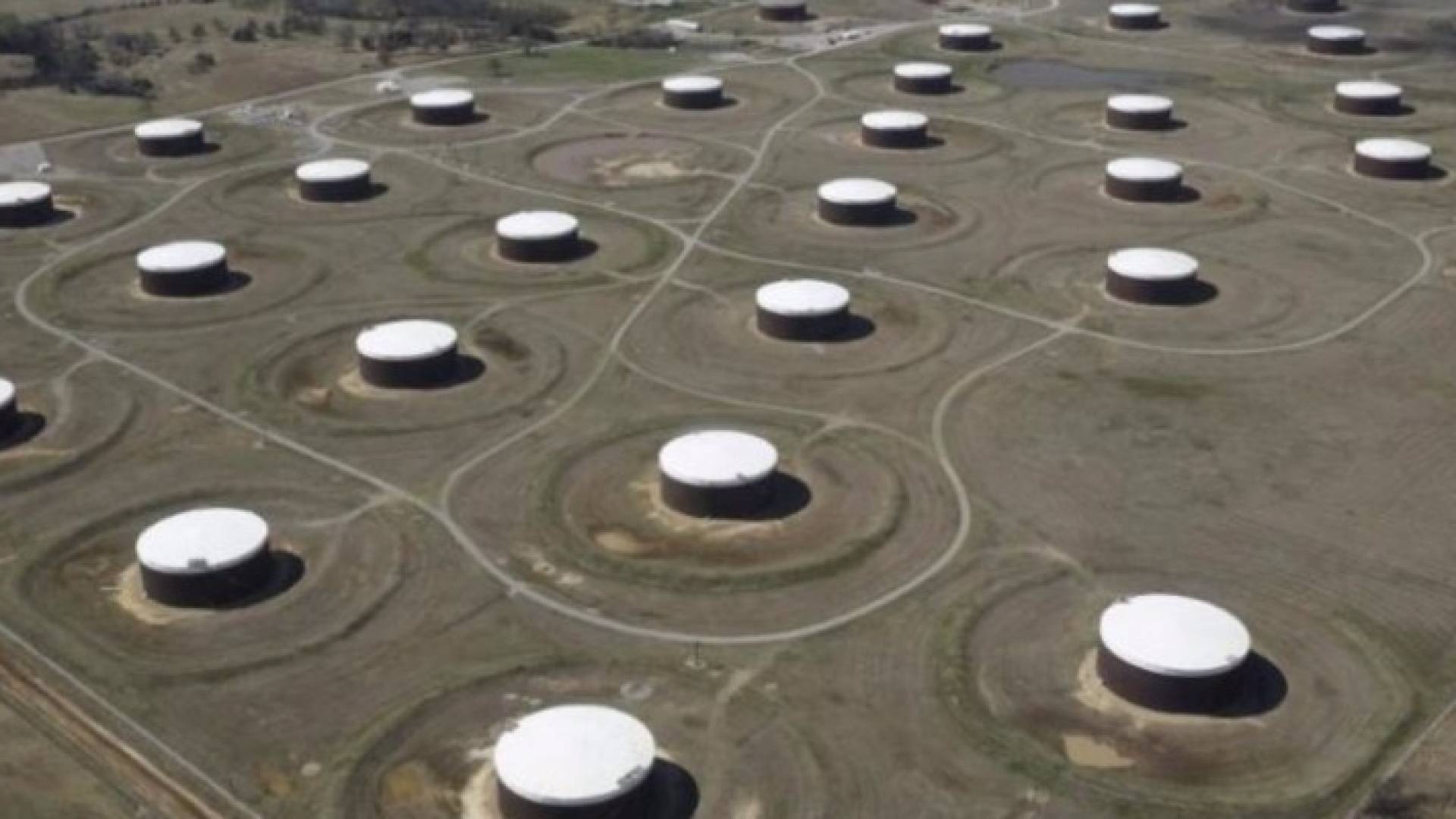 إنهاء فائض المعروض كان الهدف من اتفاق أوبك لكن ما زالت الشكوك تحوم حول إمكانية تحقيق ذلك. (أرشيف)