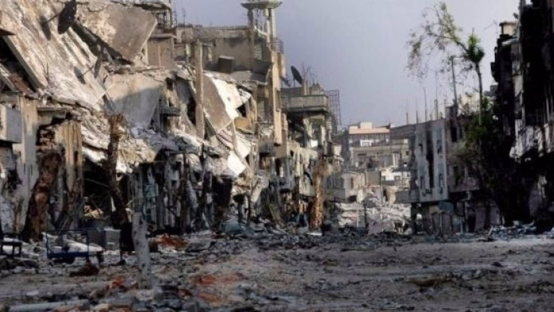 من اثار الدمار الذي لحق مدينة حلب 