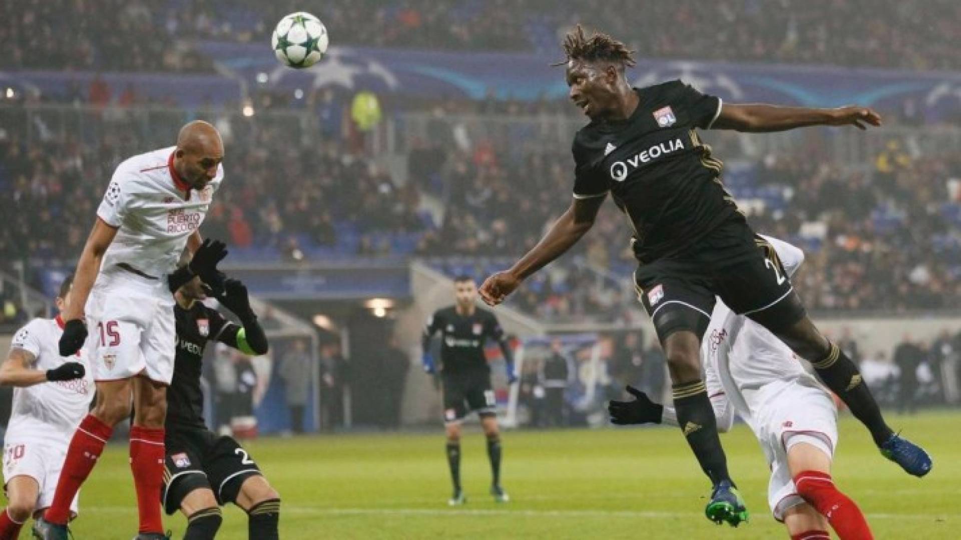 إشبيلية نجح في إنهاء دور المجموعات في المركز الثاني