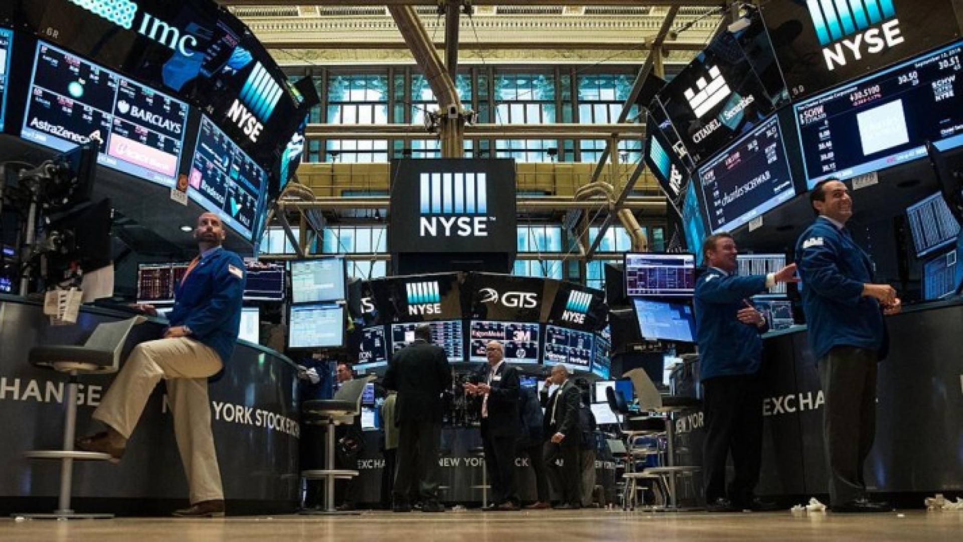 أسهم شركات النقل والمواصلات حققت مكاسب قوية في التعاملات