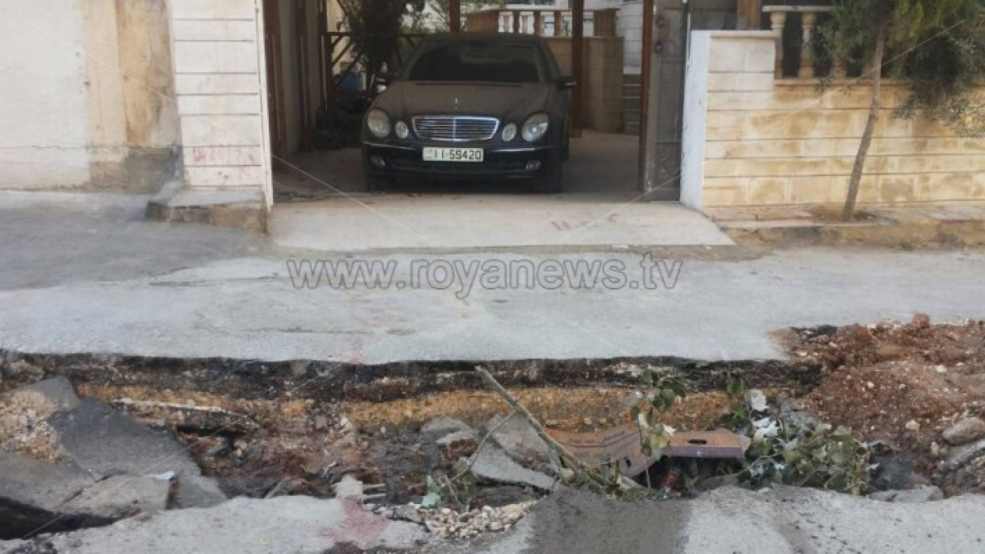 الحفريات أمام المنازل 