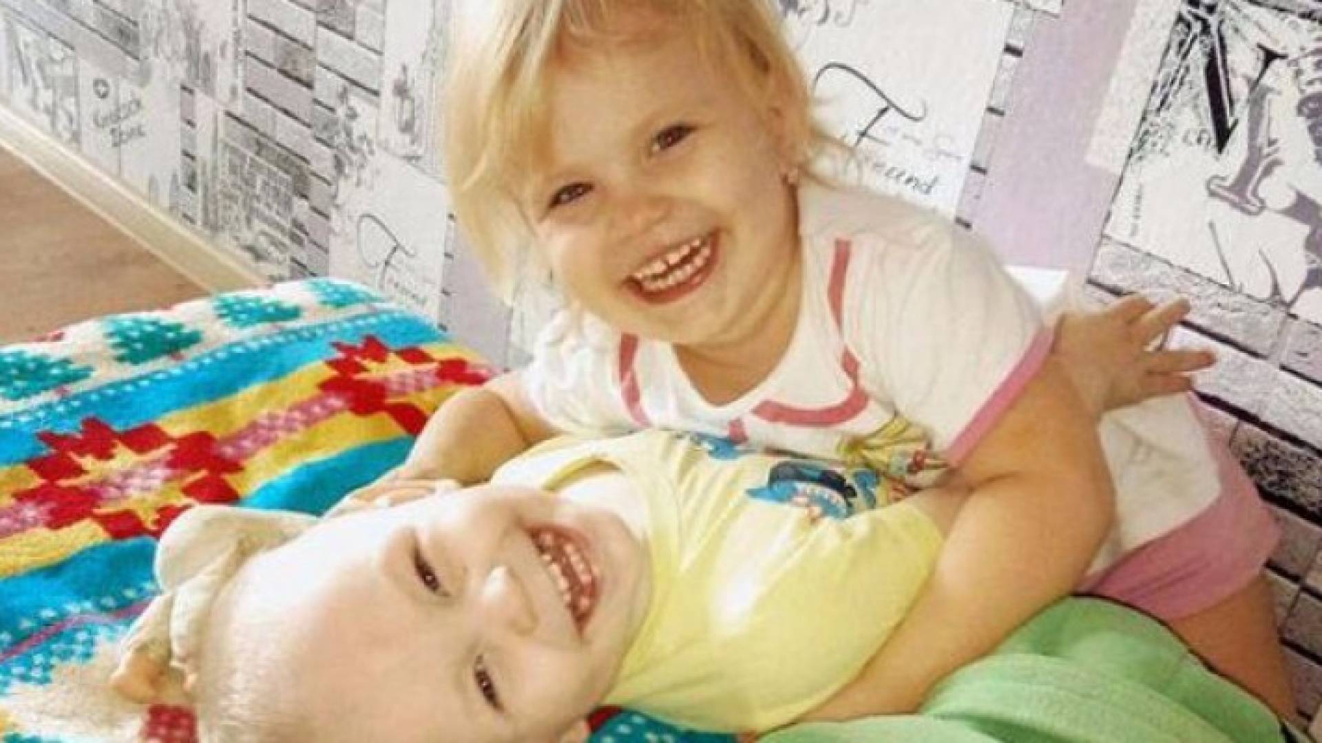 الطفلان آنا ودانييال