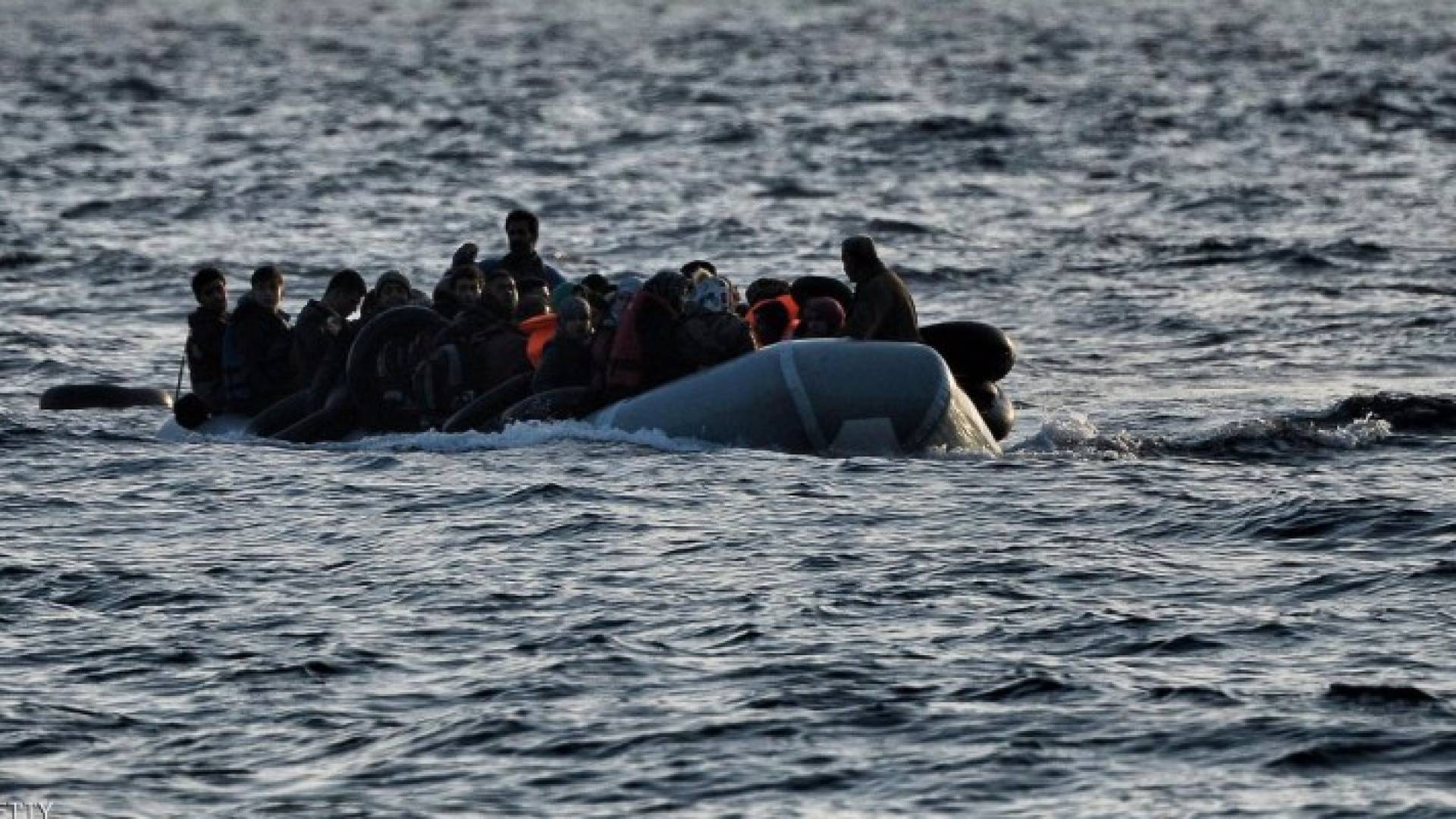 قارب يحمل مهاجرين - أرشيفية