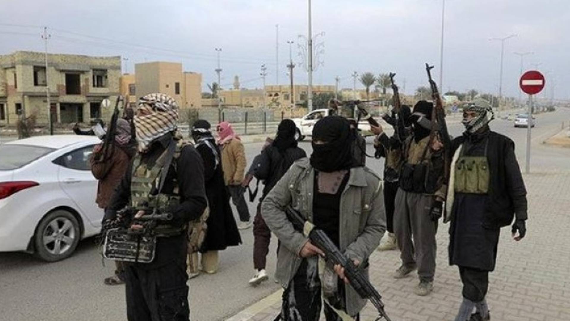 عناصر من تنظيم "داعش" في العراق - ارشيفية