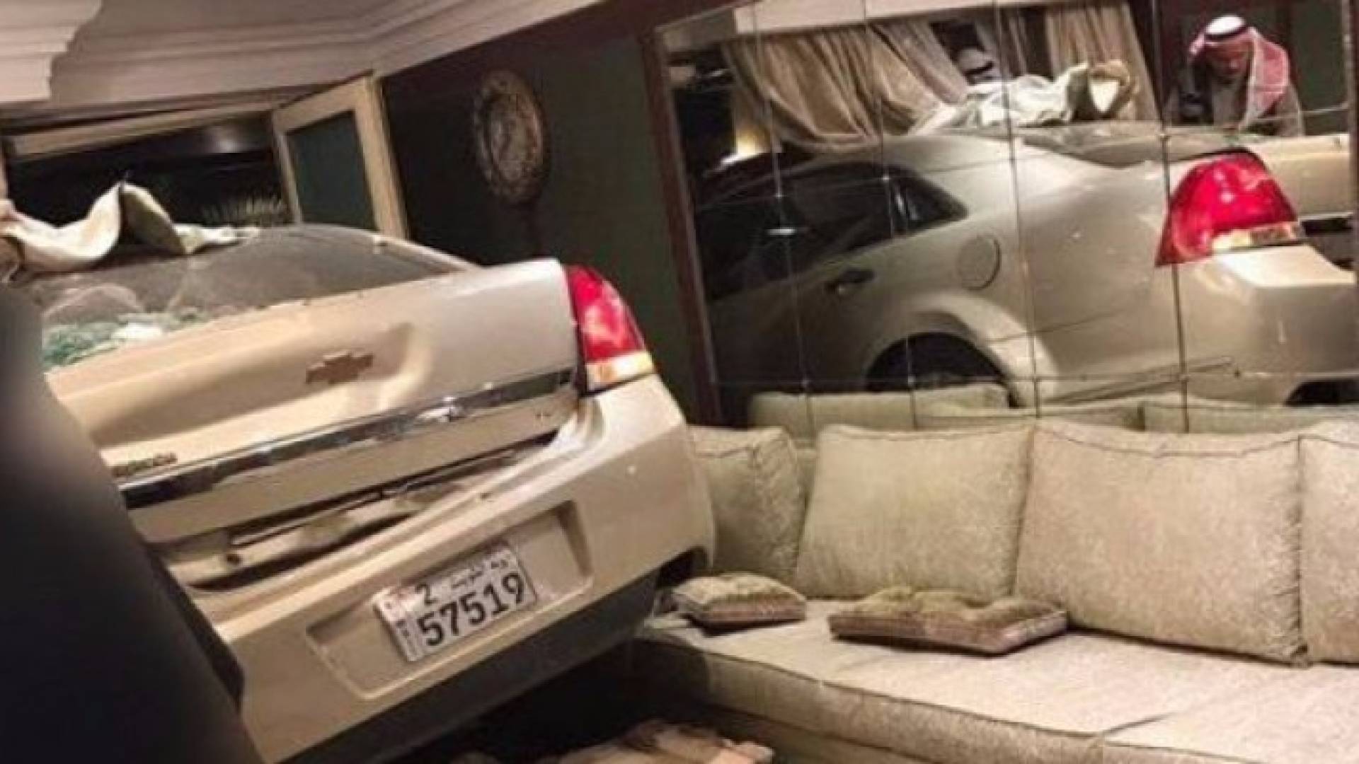  سيارة تقتحم مجلس عزاء في الكويت