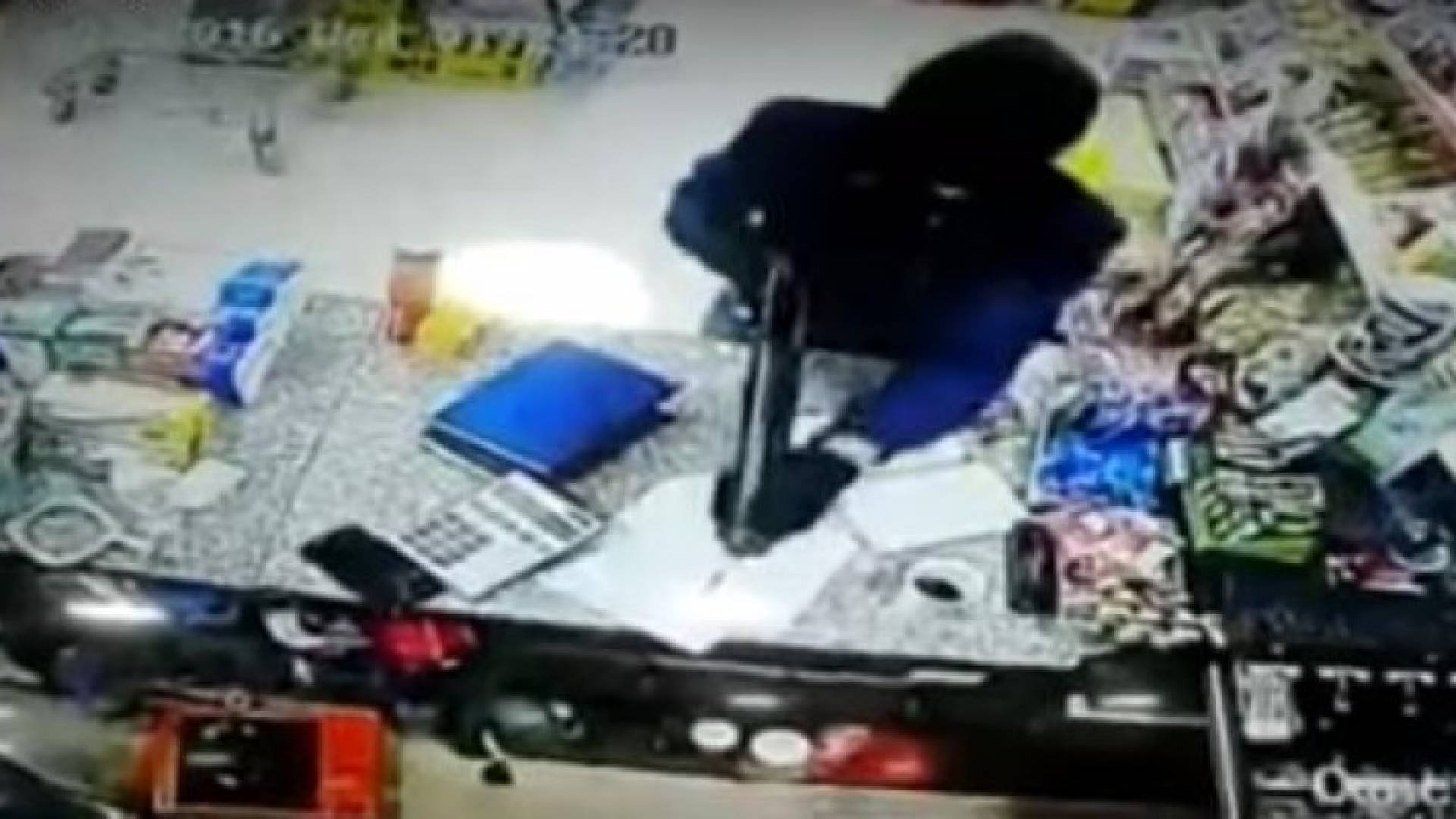 سطو مسلح على محل تجاري في صويلح