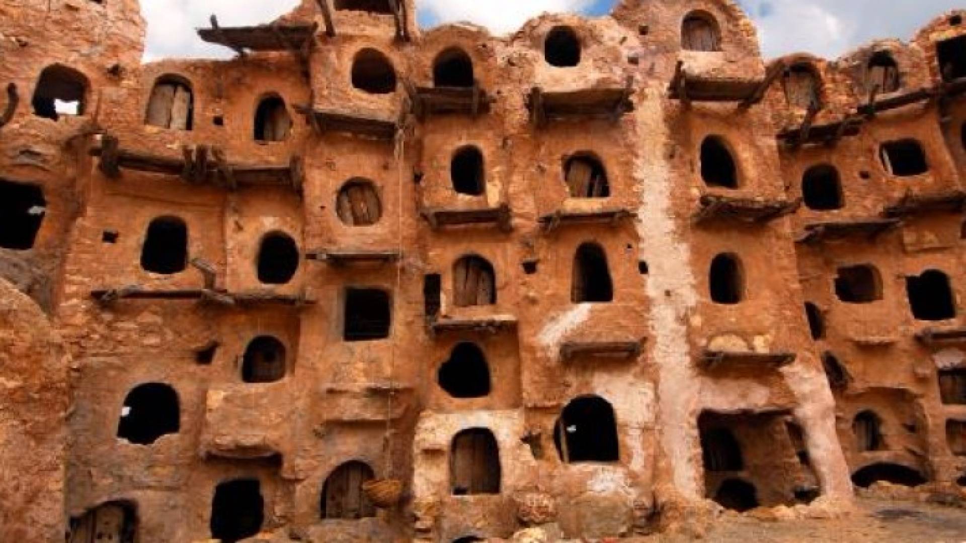  المدينة على قمة جبل نفوسة بليبيا