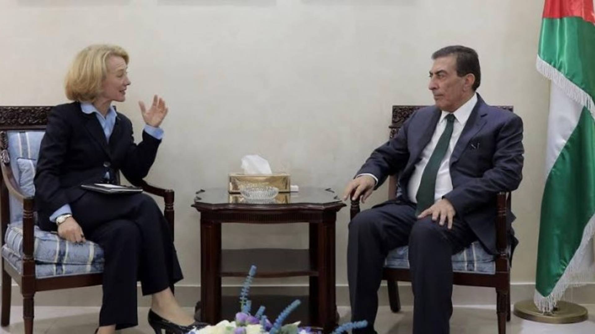 الطراونة يبحث وويلز أوضاع المنطقة