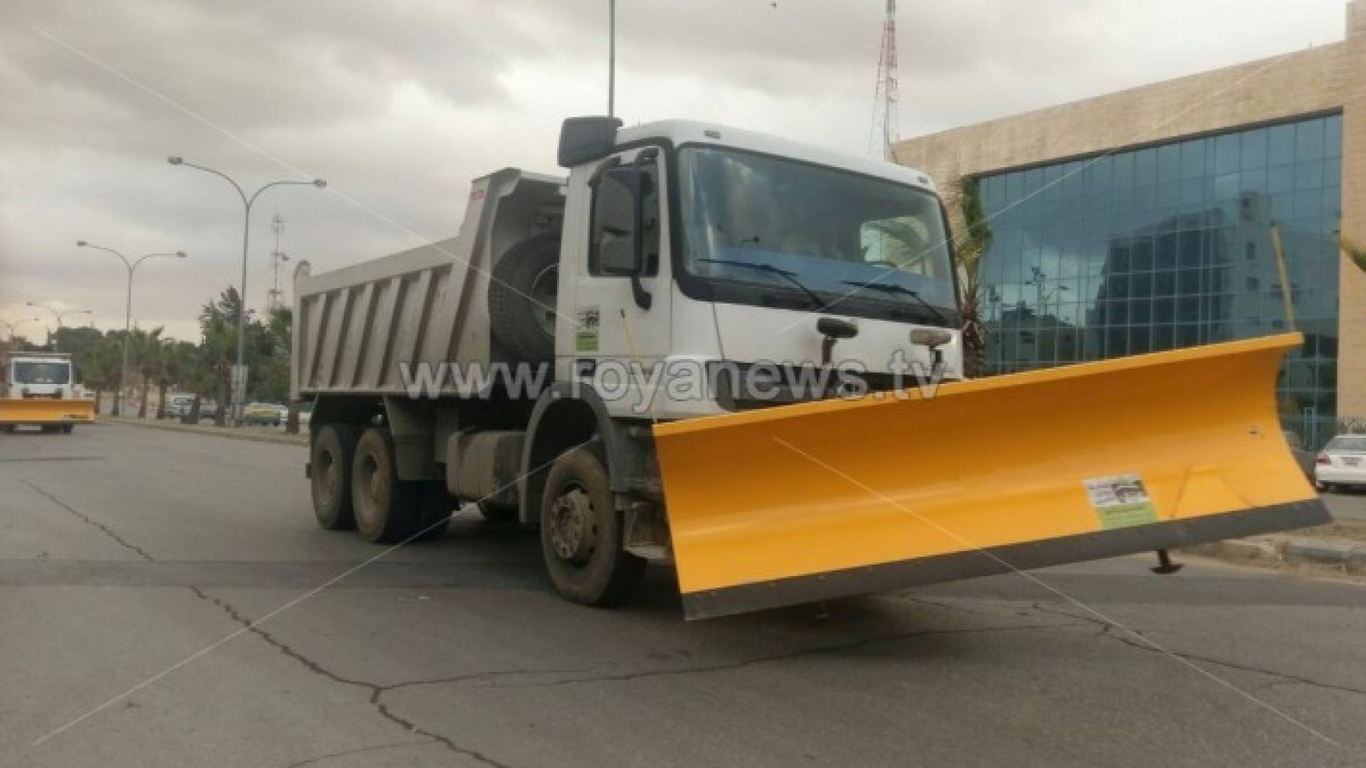 كاسحات الثلوج خلال مرورها بشارع الاذاعة والتلفزيون