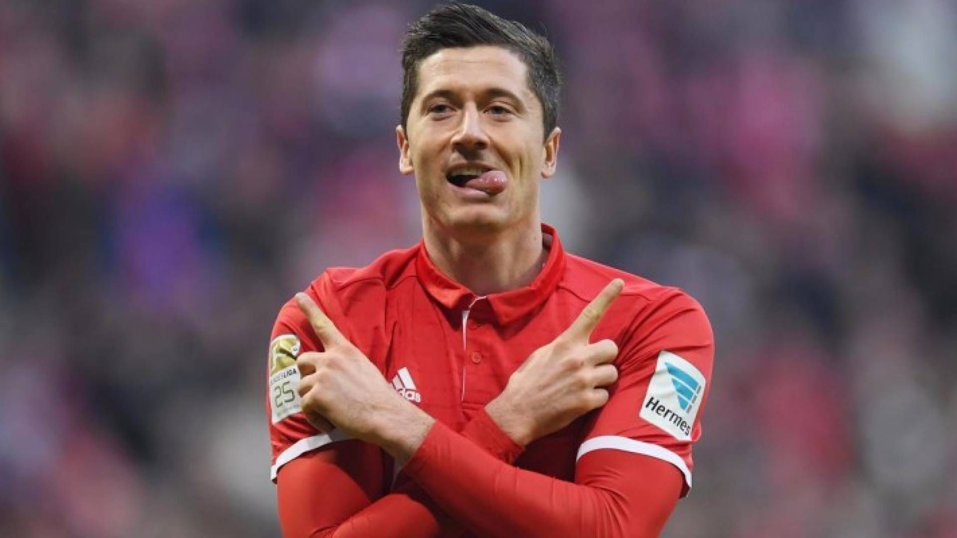 ليفاندوفسكي جدد عقده موسمين آخرين