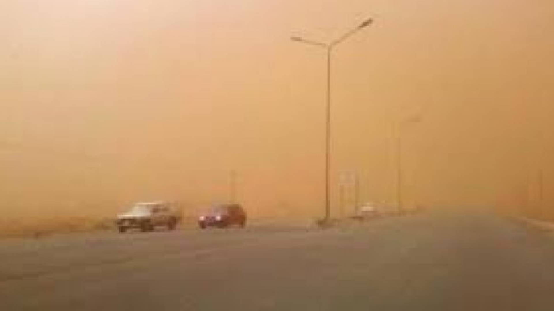 غبار في الطريق الصحراوي- ارشيفية