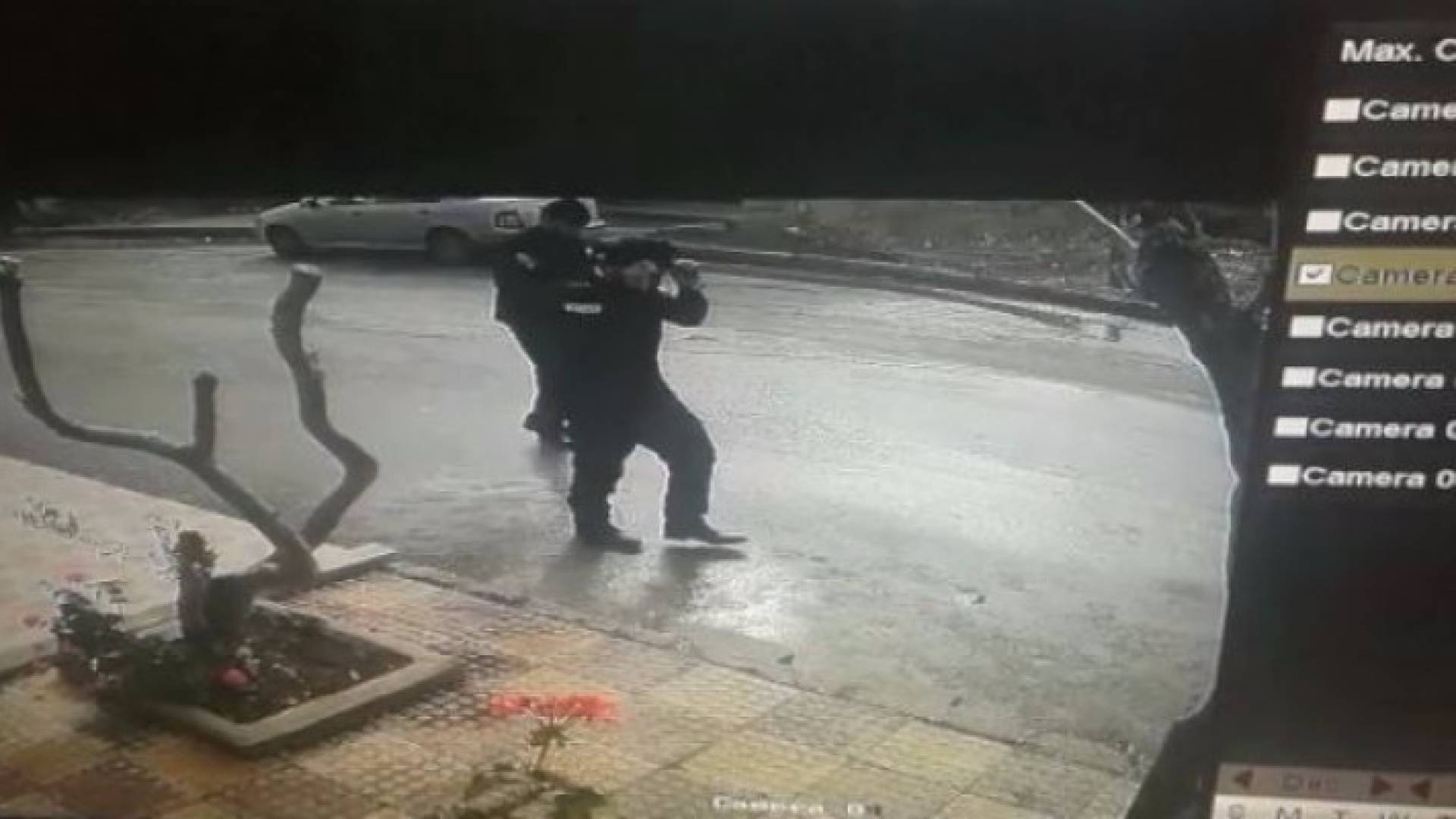 الصورة من فيديو لكاميرا مراقبة كشفت اللصوص 