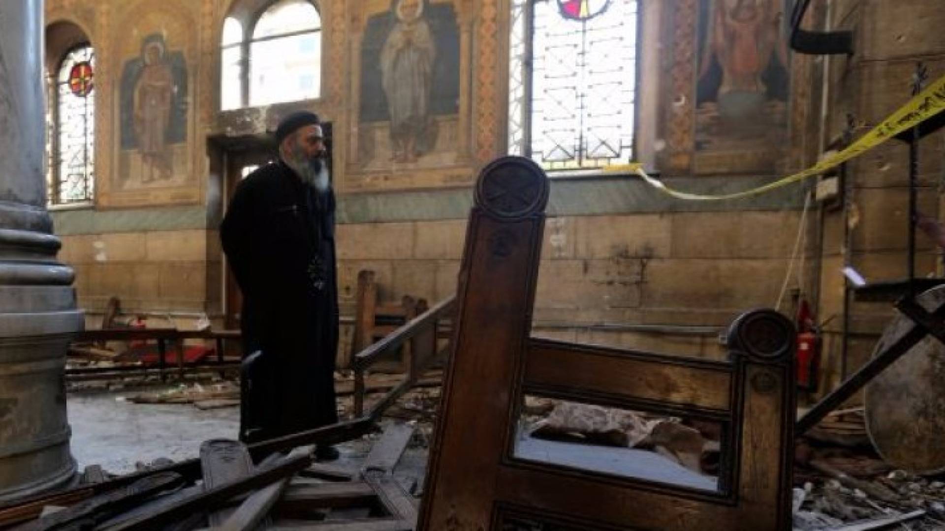 جانب من الأضرار التي الحقها التفجير بالكنيسة