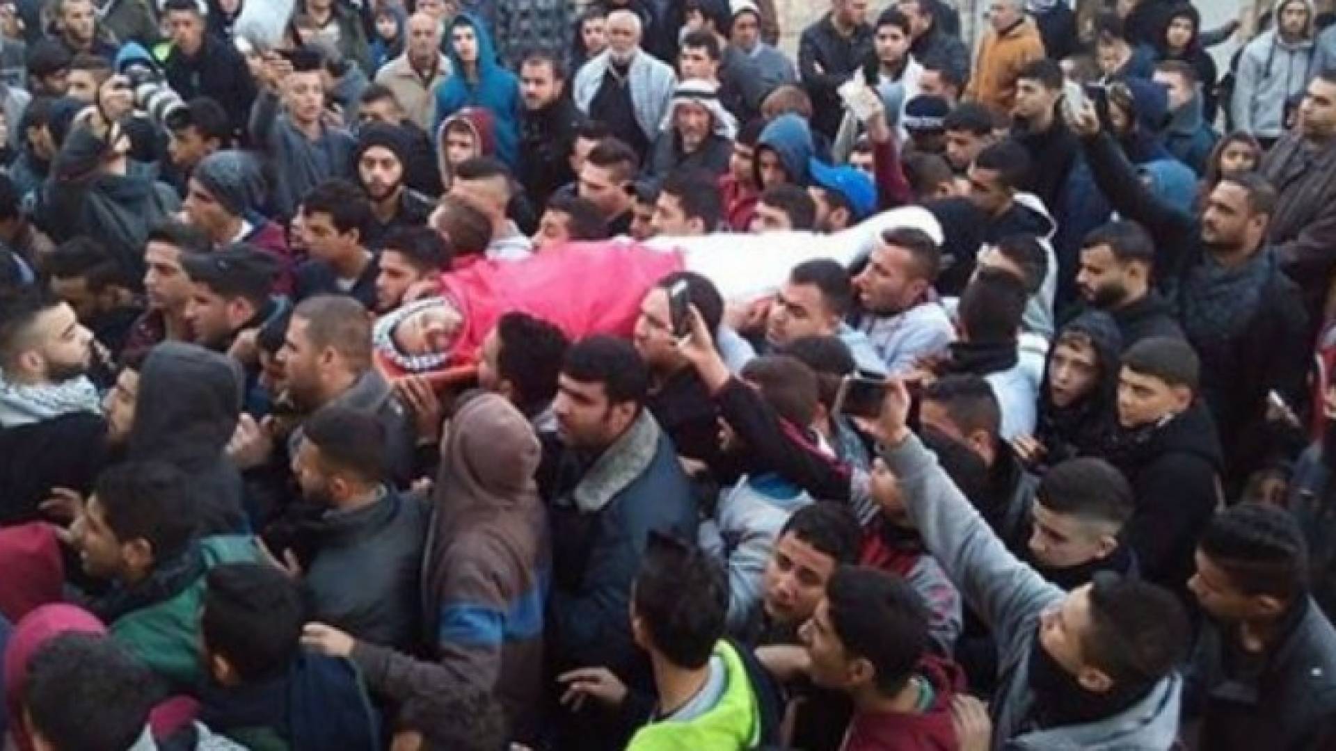 الخليل تشيع جثامين 4 شهداء