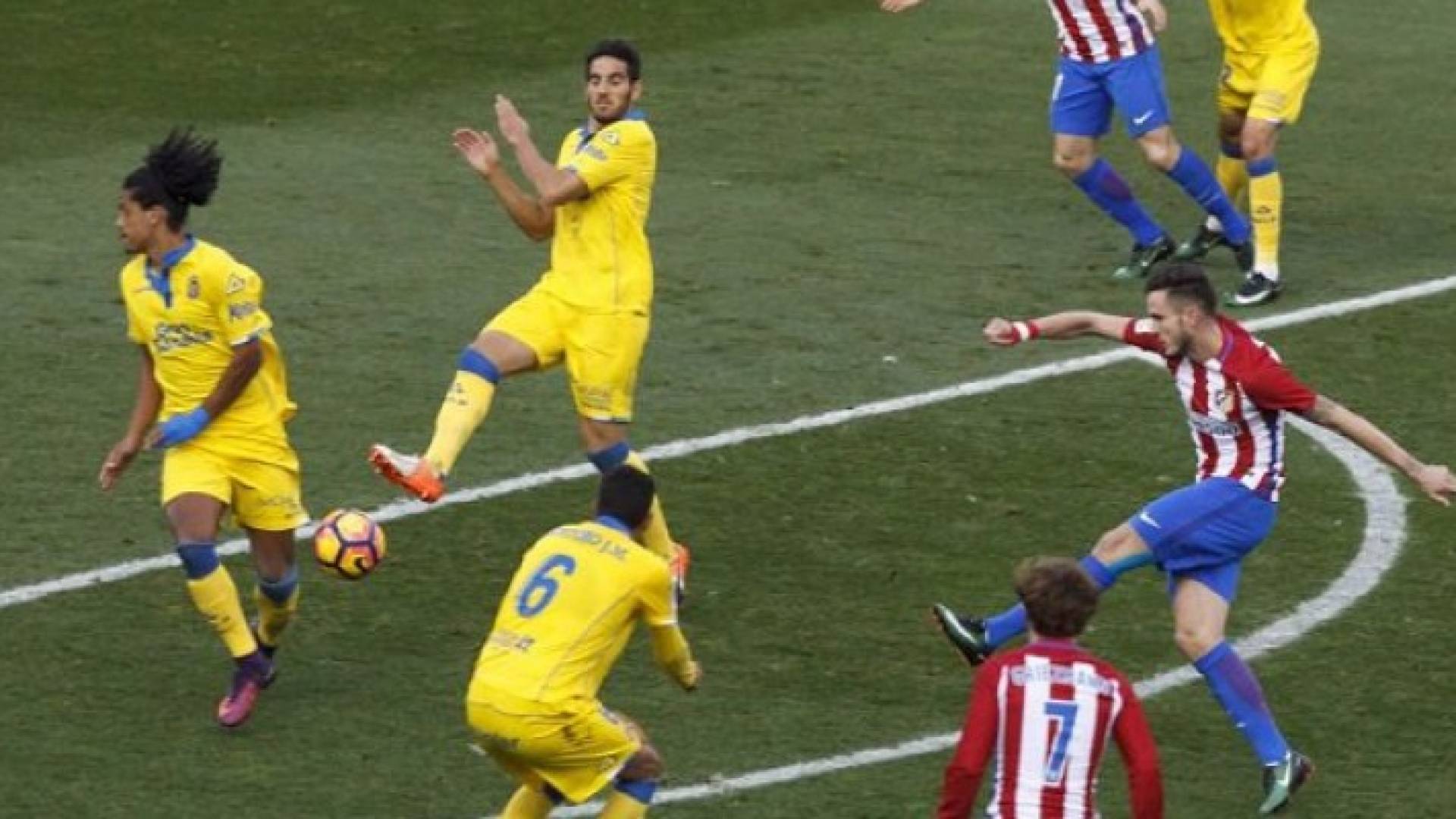 أتلتيكو مدريد ينجو من فخ لاس بالماس بصعوبة