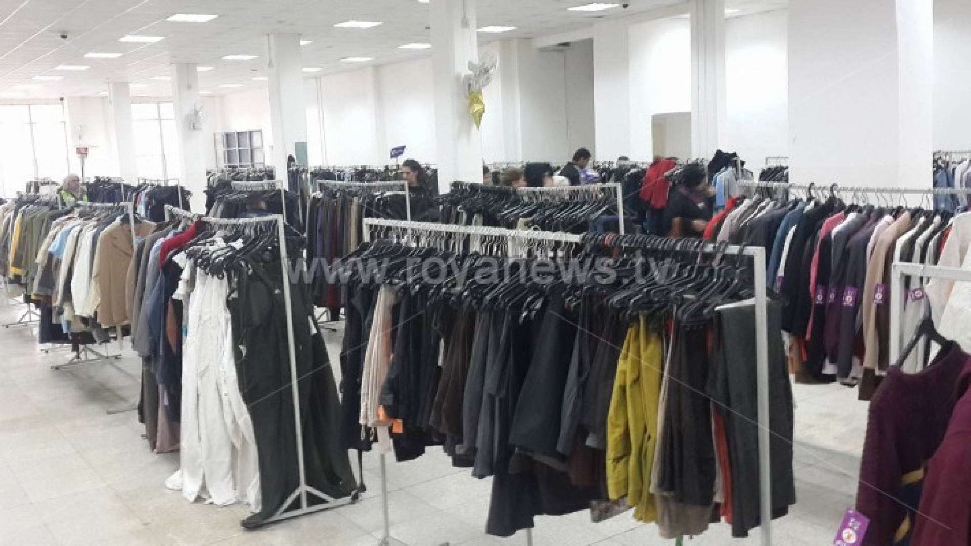 بنك الملابس يحتفل بعيد الميلاد